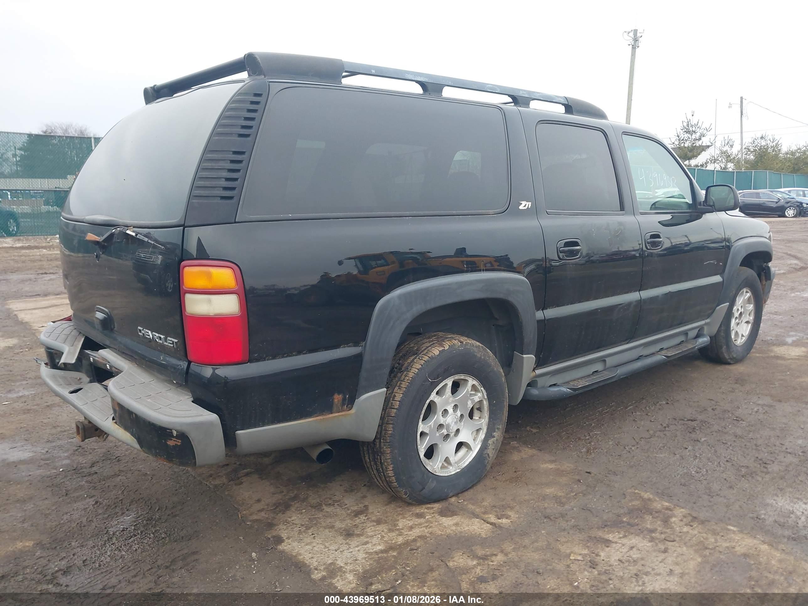 CHEVROLET SUBURBAN image 4