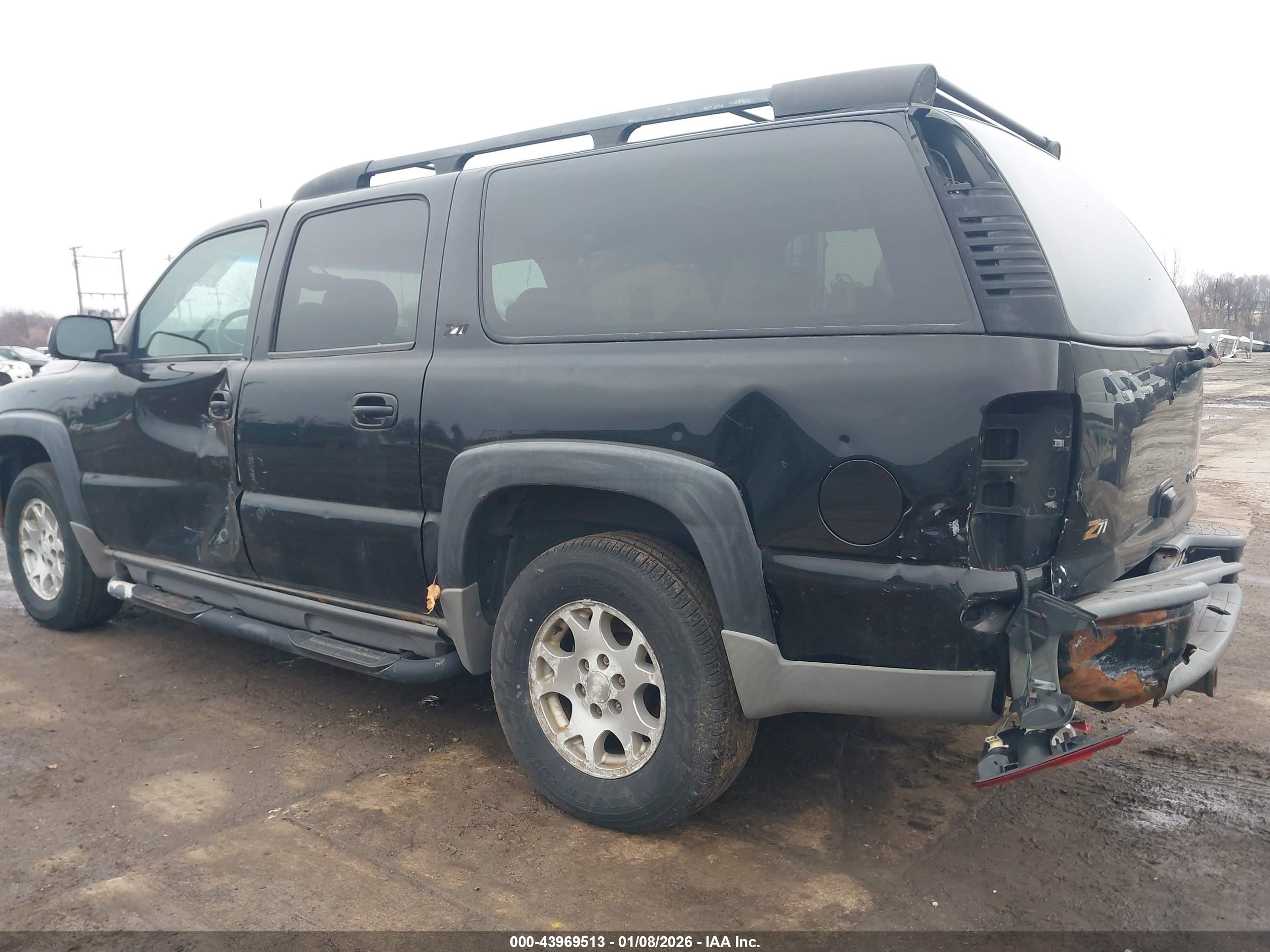 CHEVROLET SUBURBAN image 6