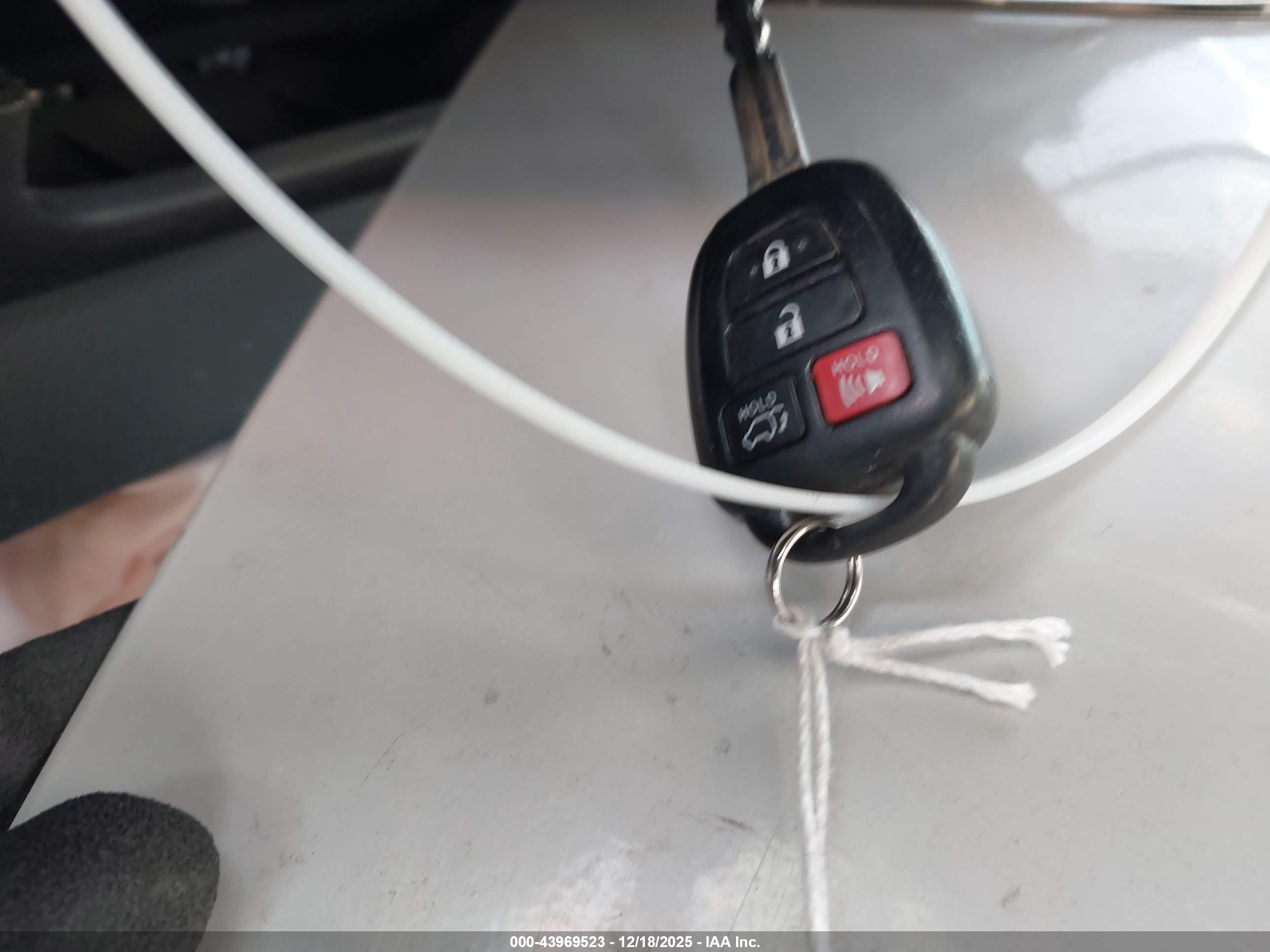 TOYOTA RAV4 image 11