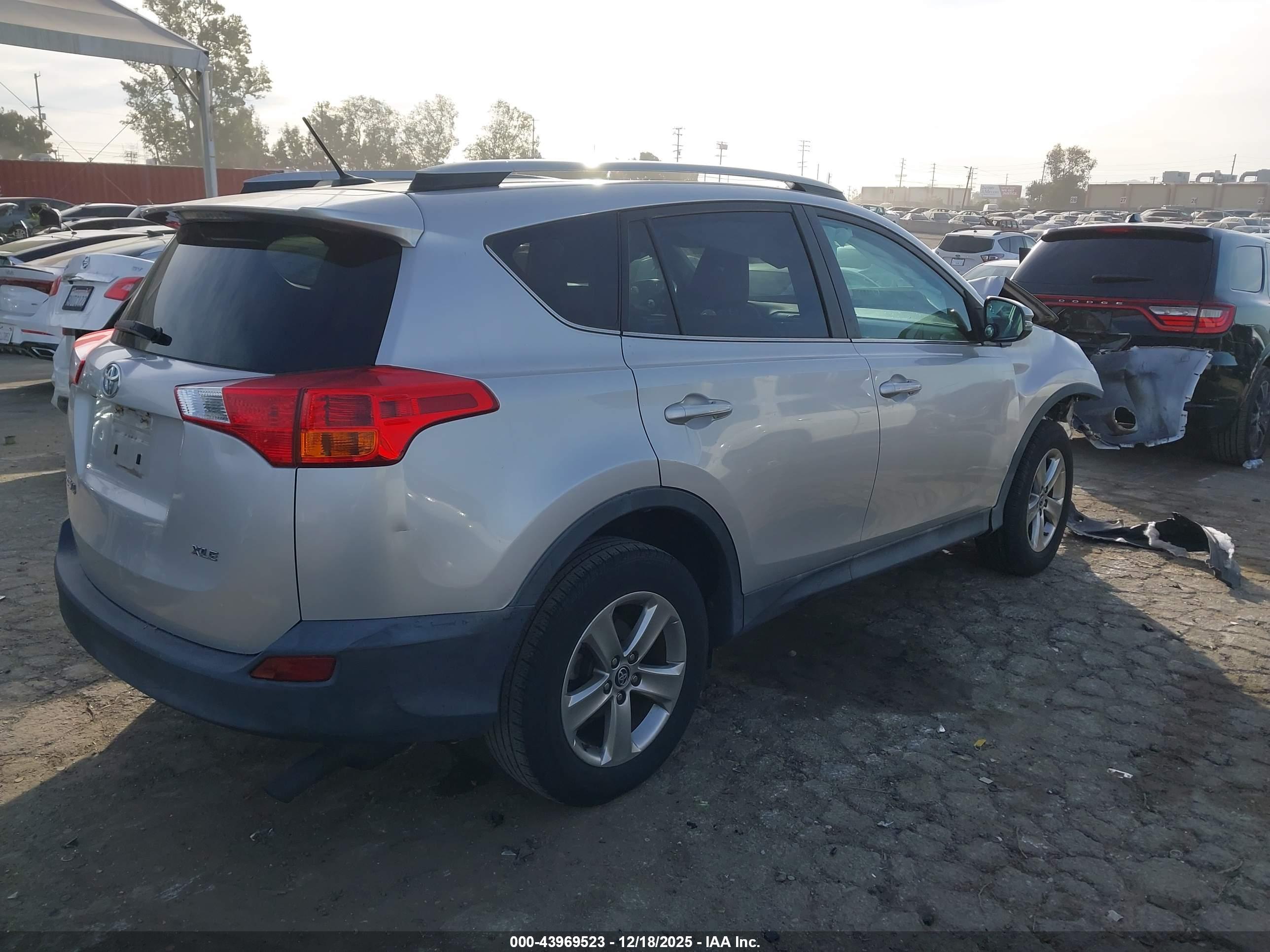 TOYOTA RAV4 image 4