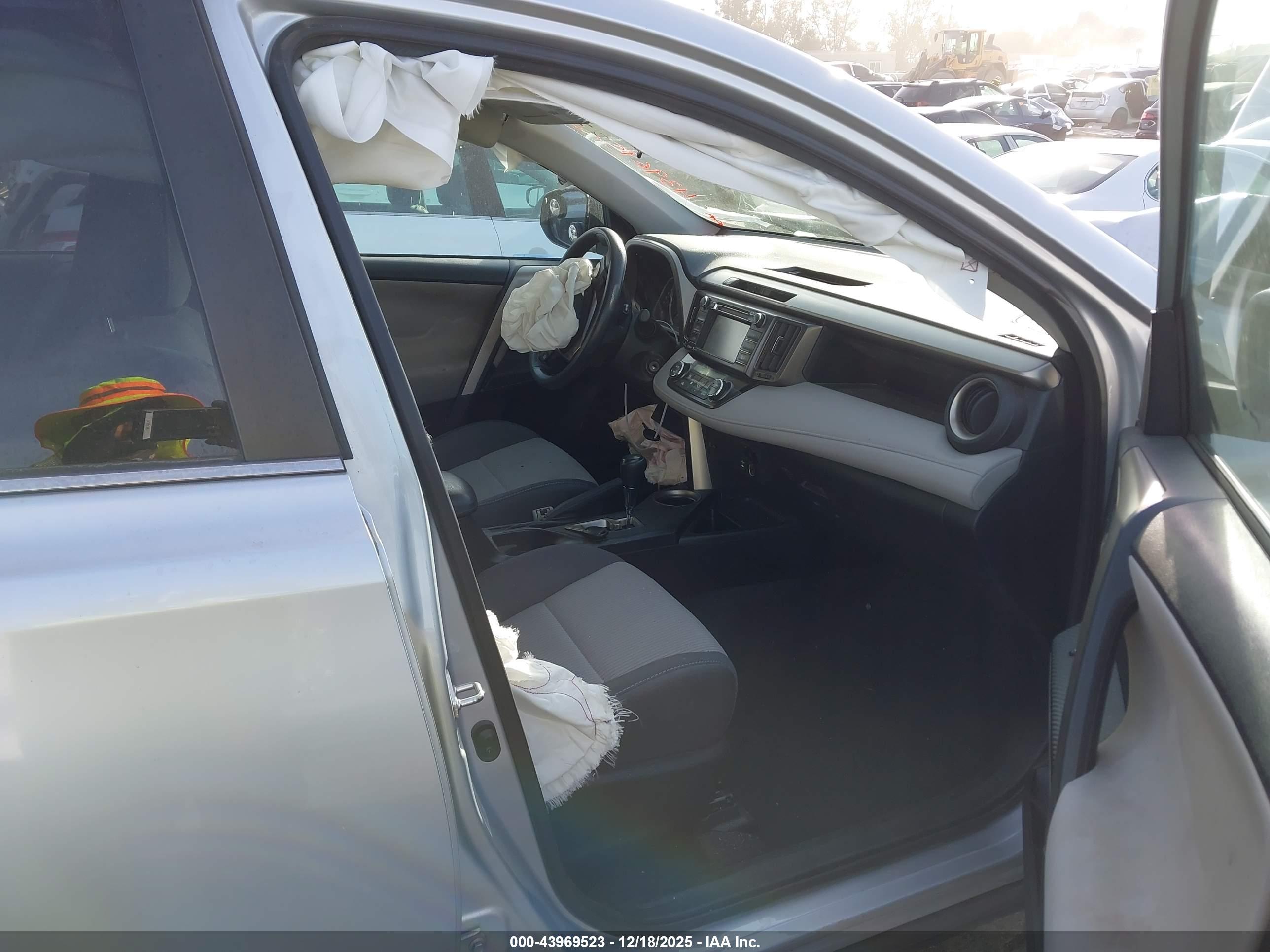 TOYOTA RAV4 image 5
