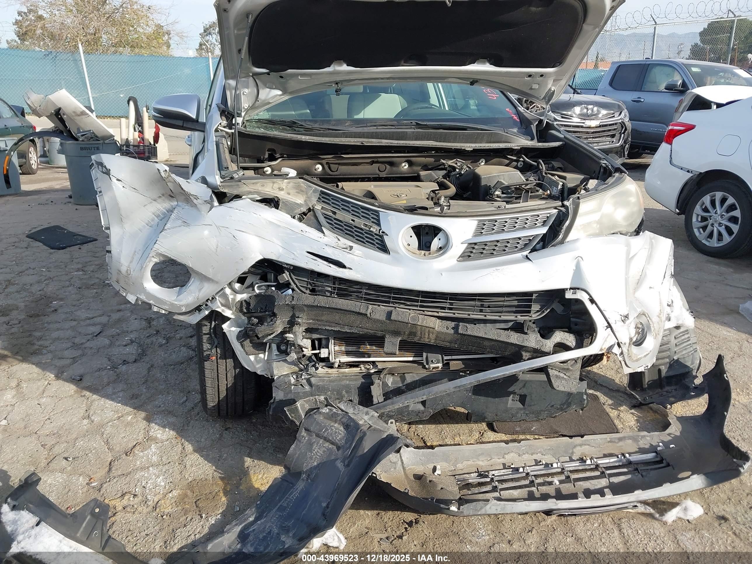 TOYOTA RAV4 image 6