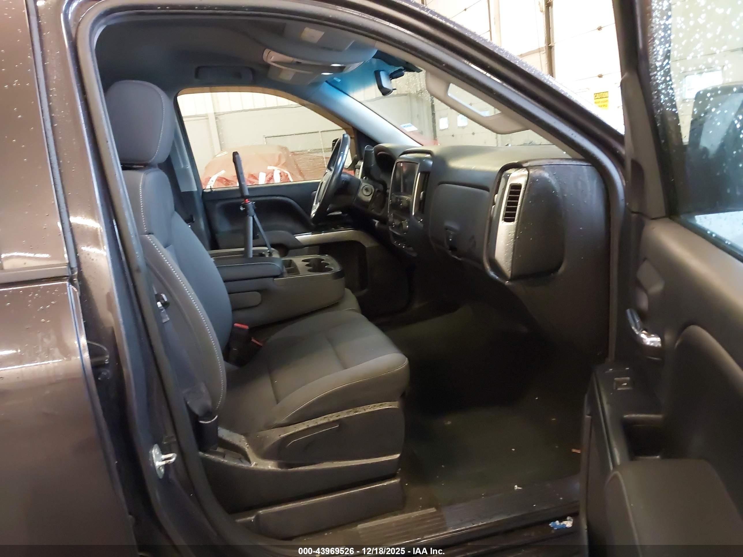 CHEVROLET SILVERADO image 5