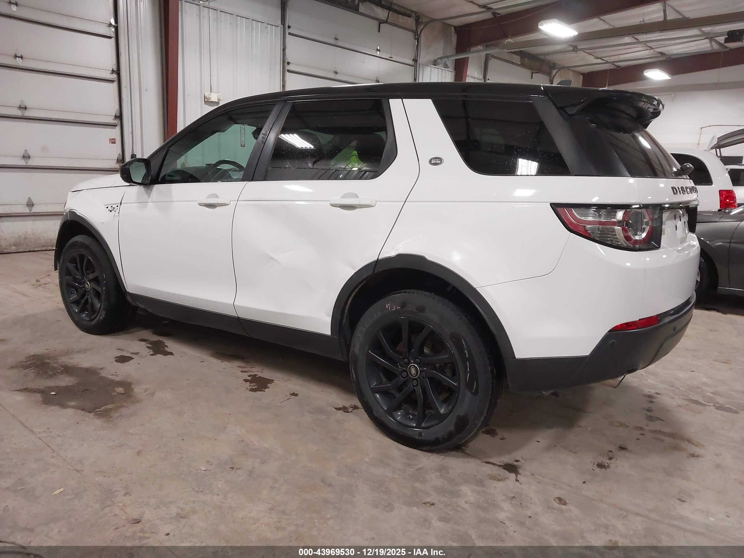 LAND ROVER image 3