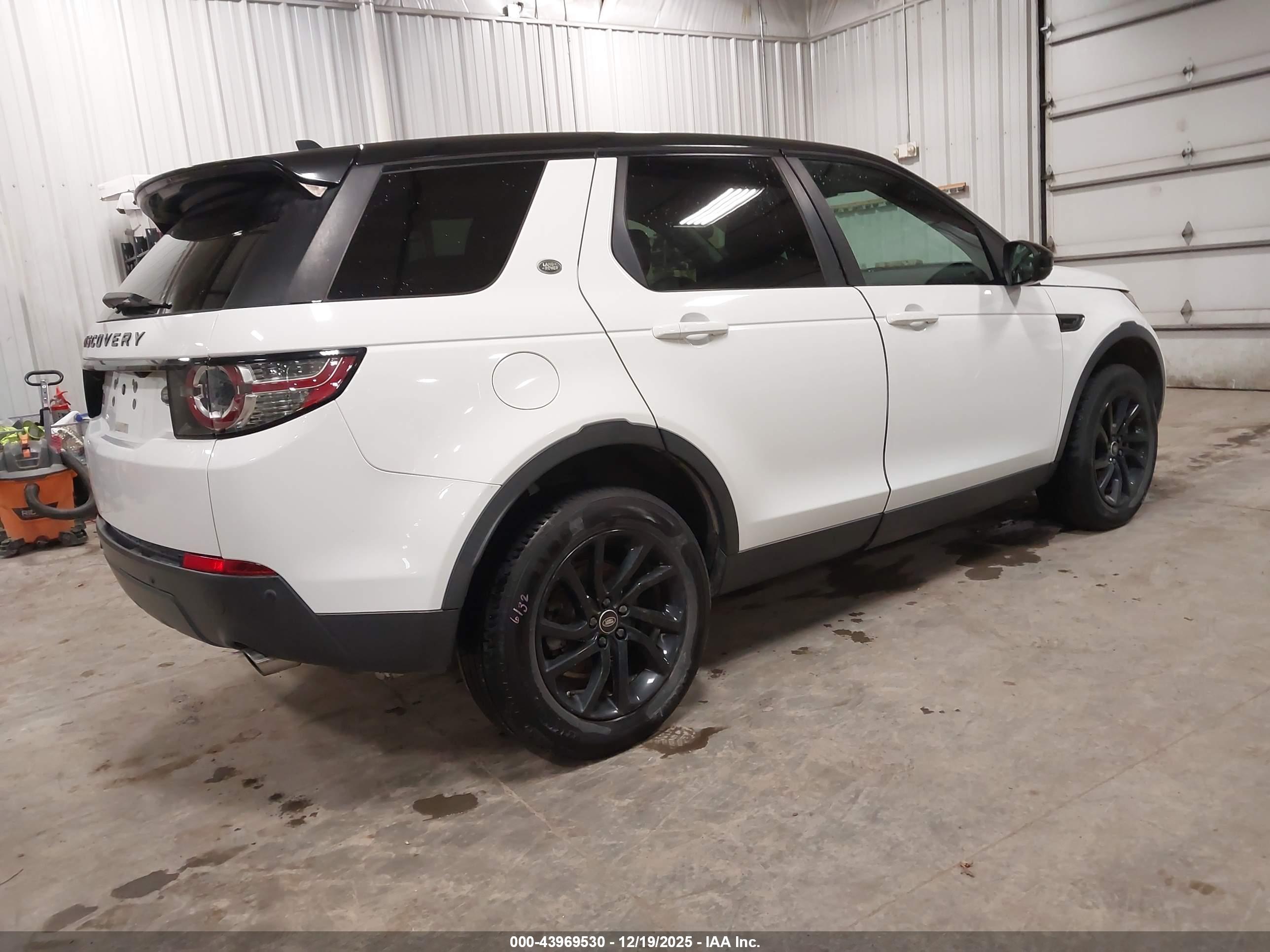 LAND ROVER image 4