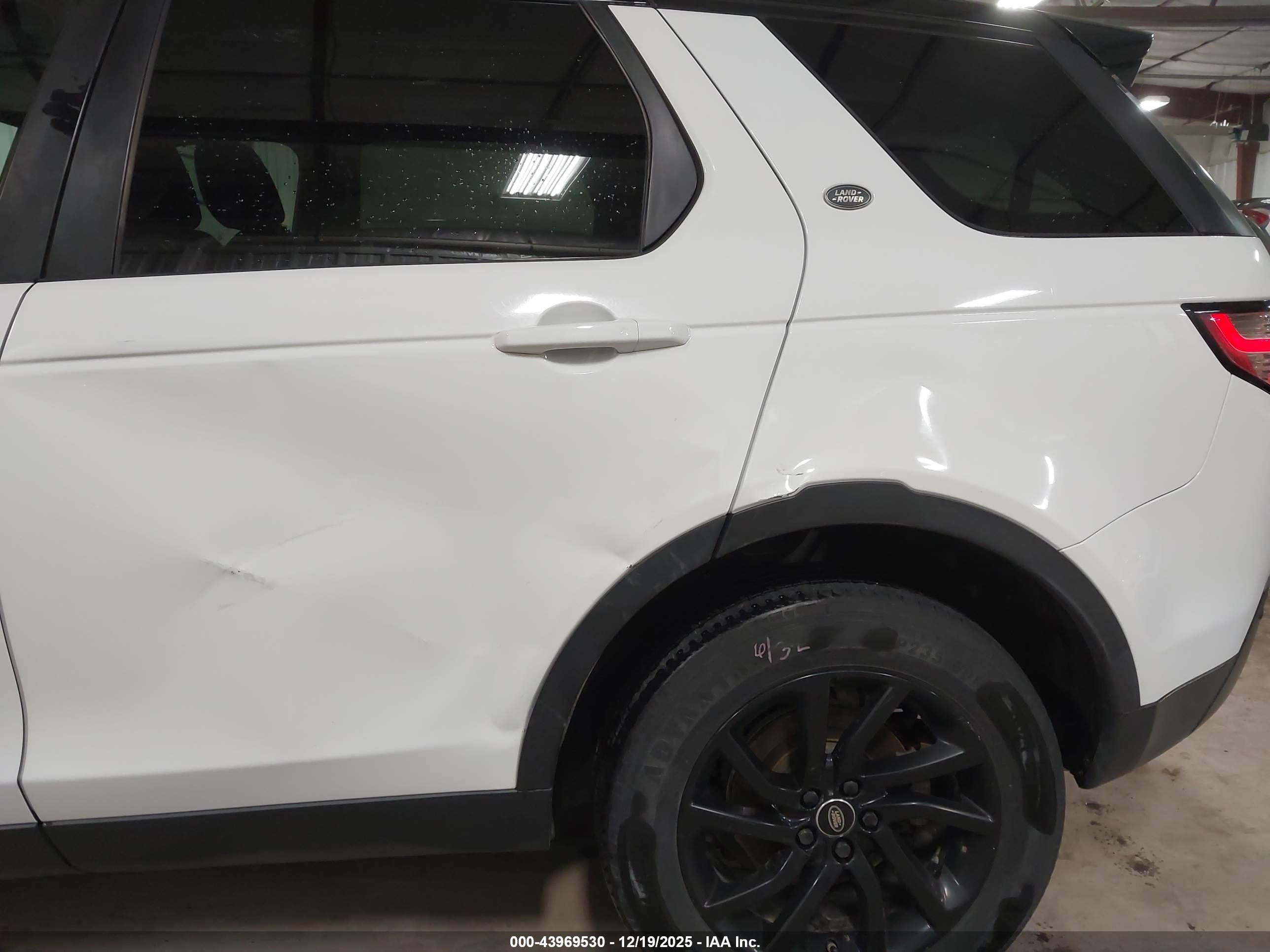 LAND ROVER image 6