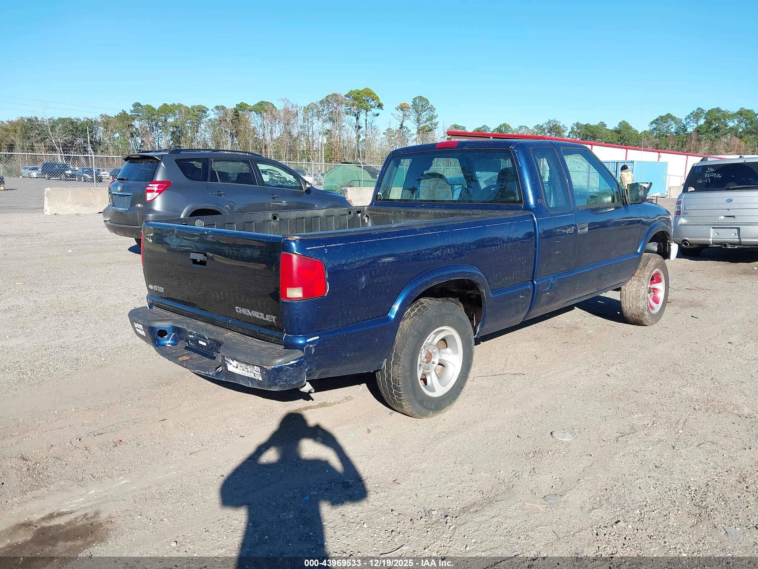 CHEVROLET S-10 image 4