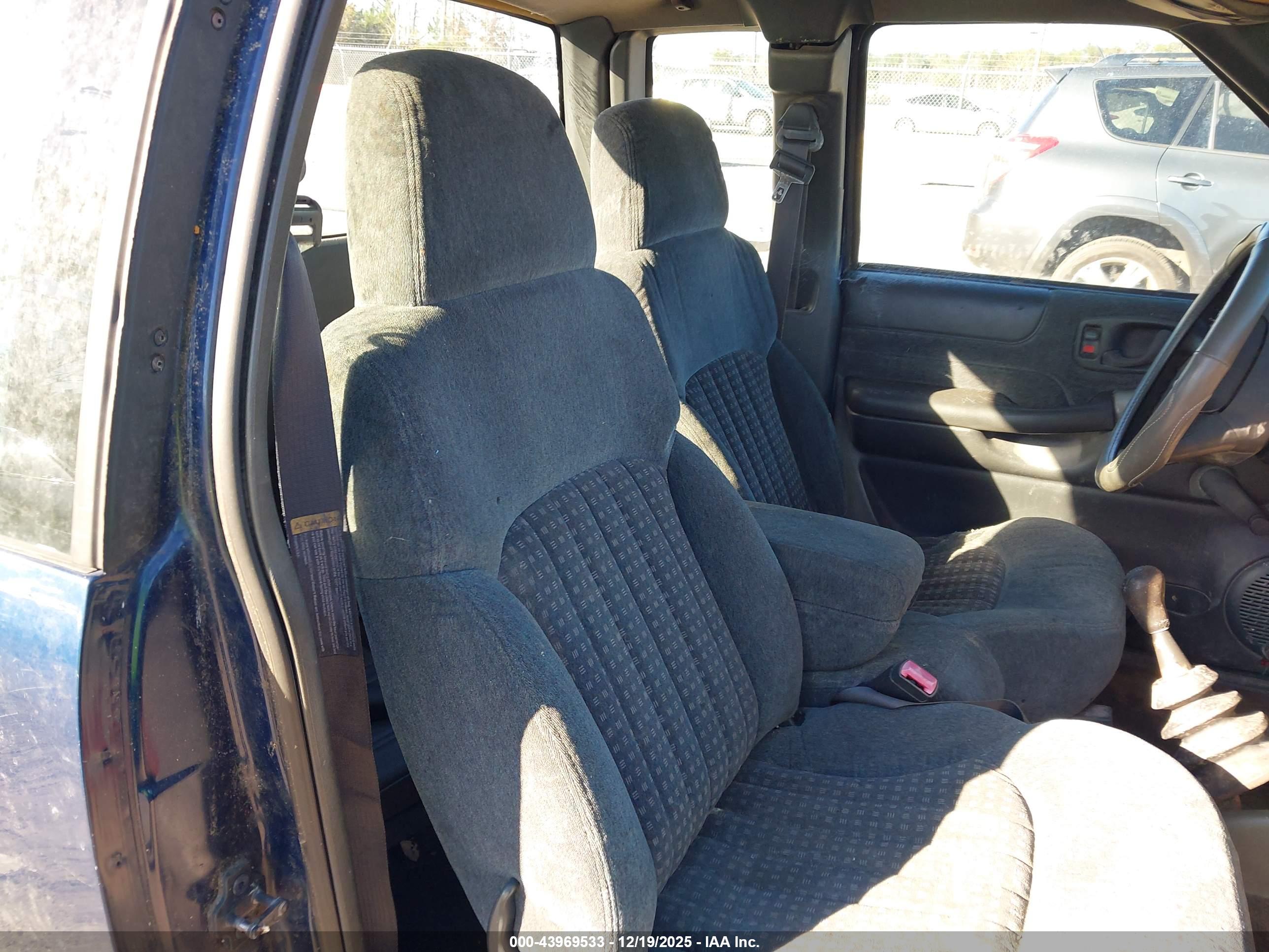 CHEVROLET S-10 image 8
