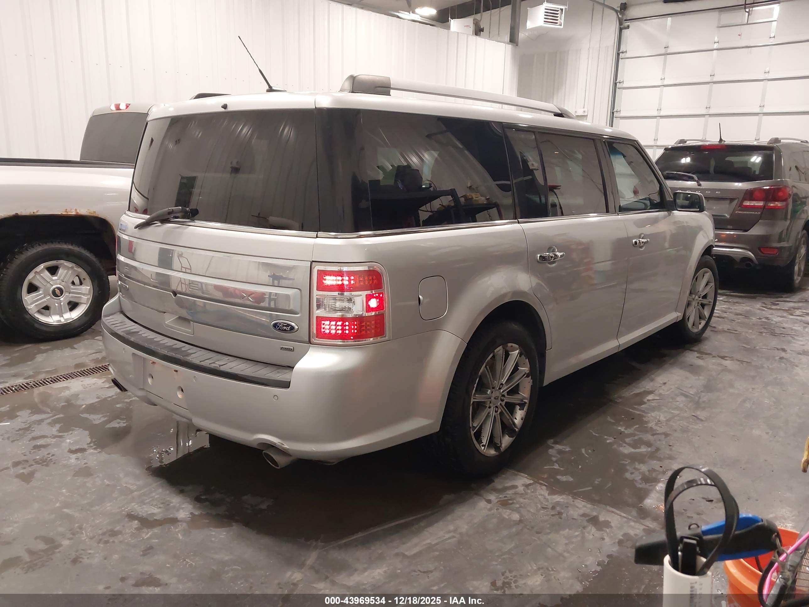 FORD FLEX image 4