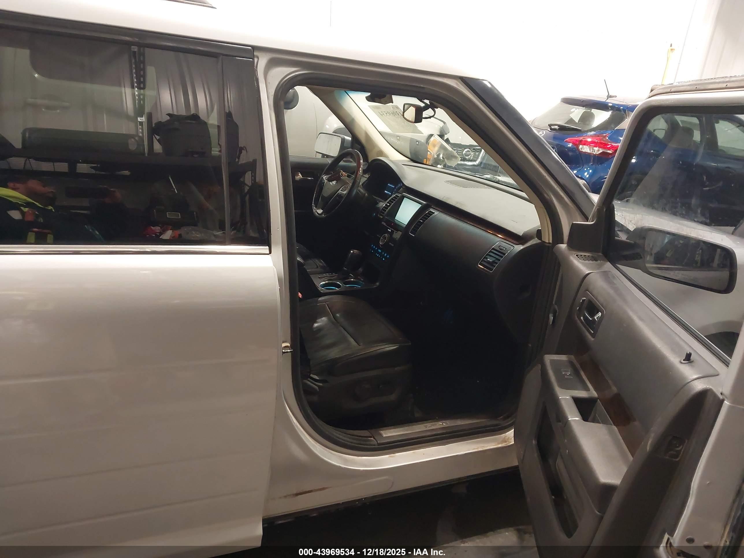 FORD FLEX image 5