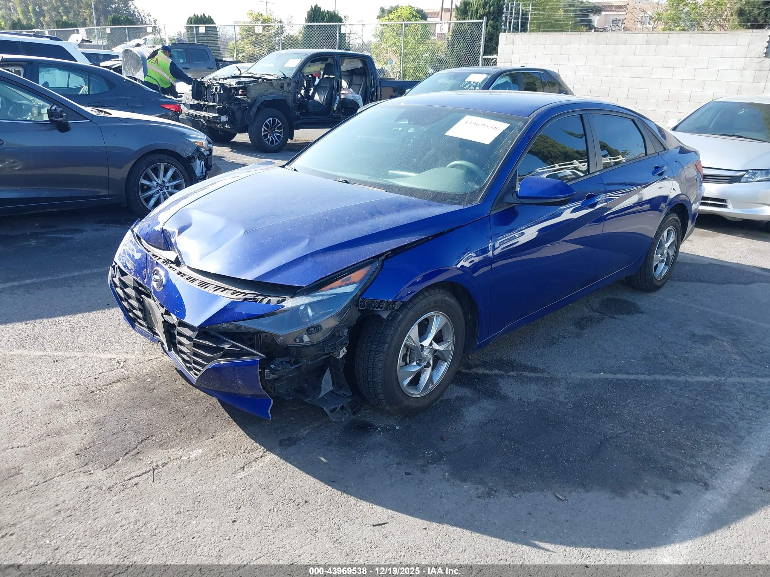 HYUNDAI ELANTRA image 2