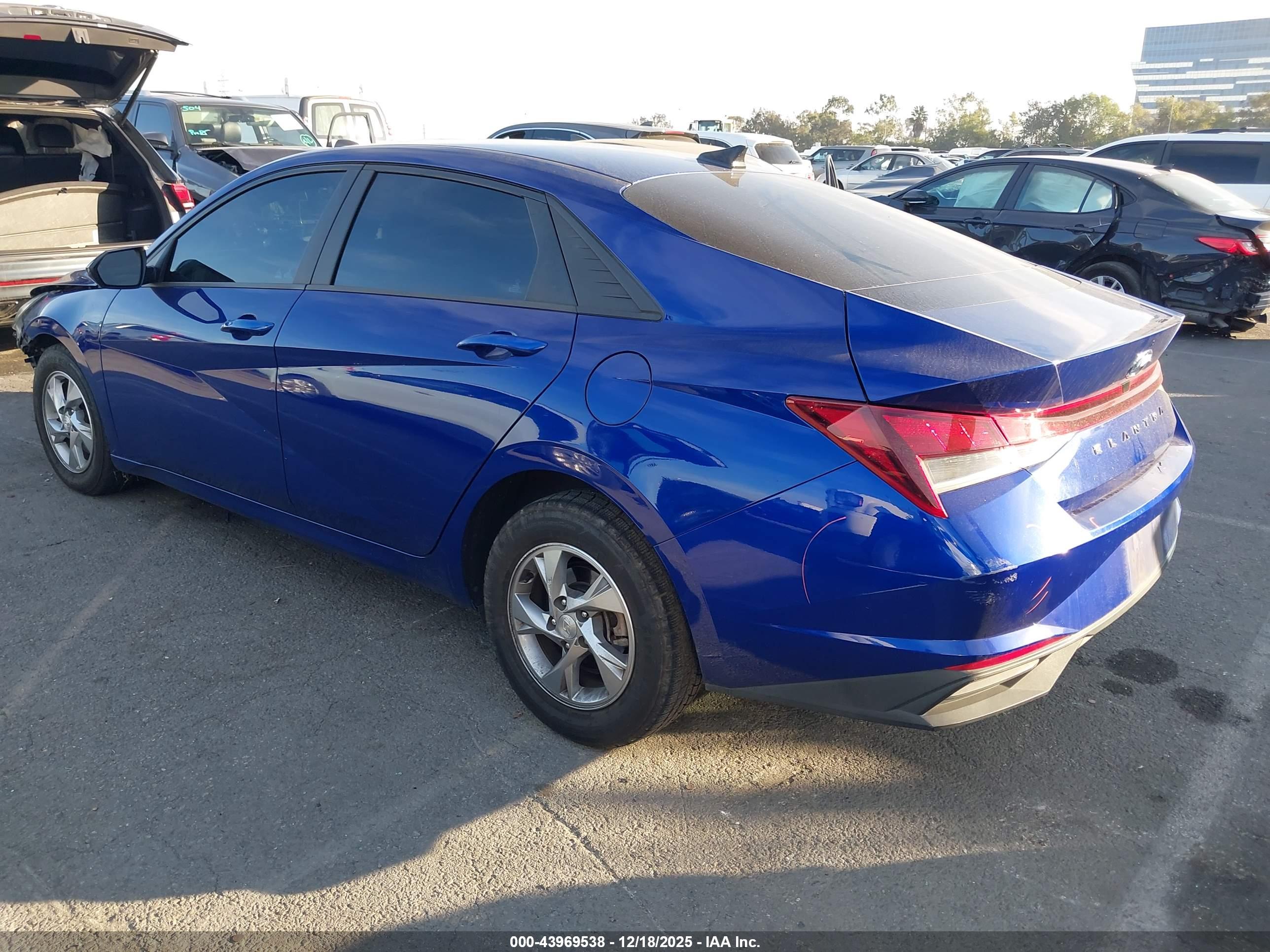 HYUNDAI ELANTRA image 3