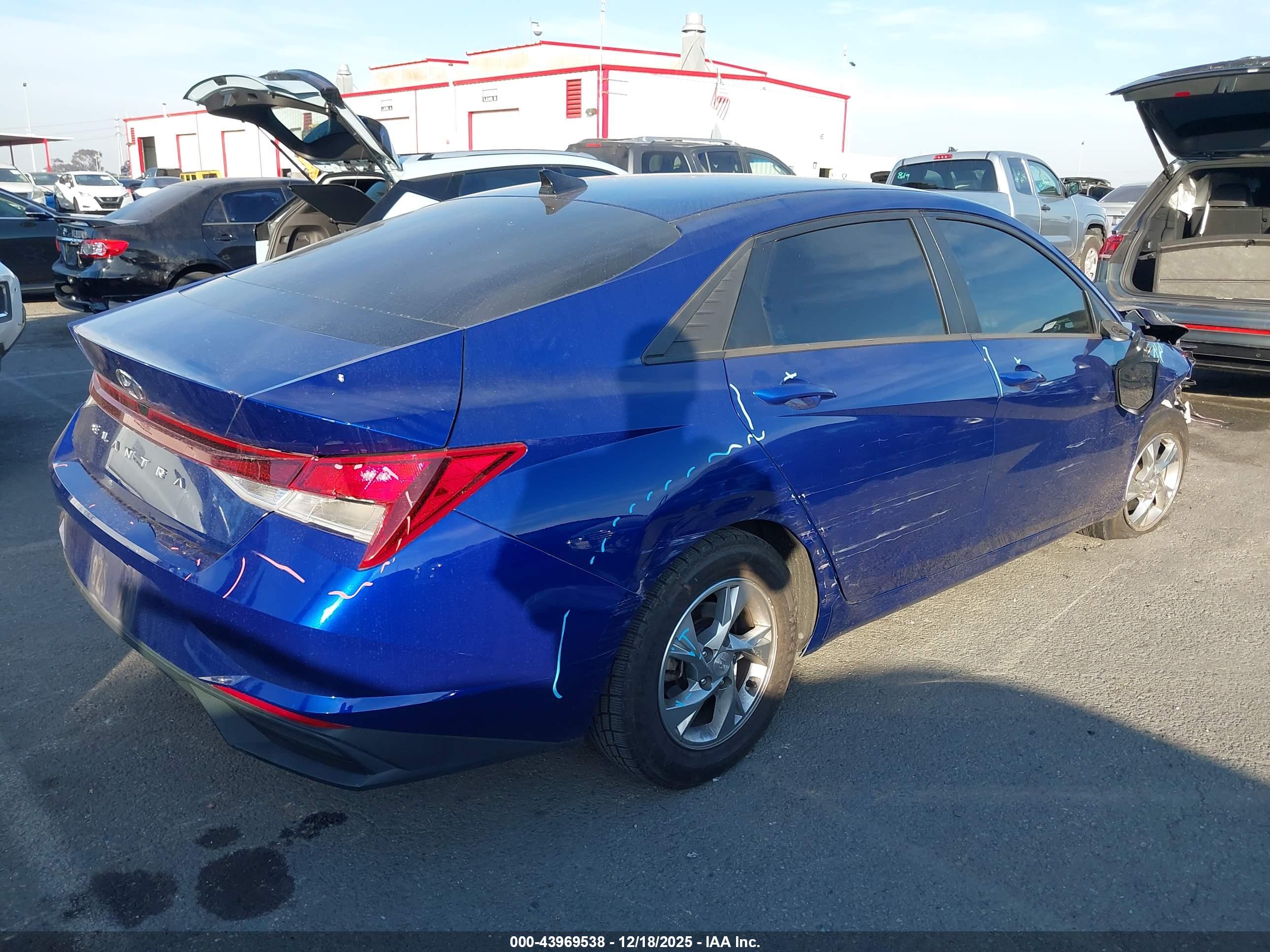 HYUNDAI ELANTRA image 4