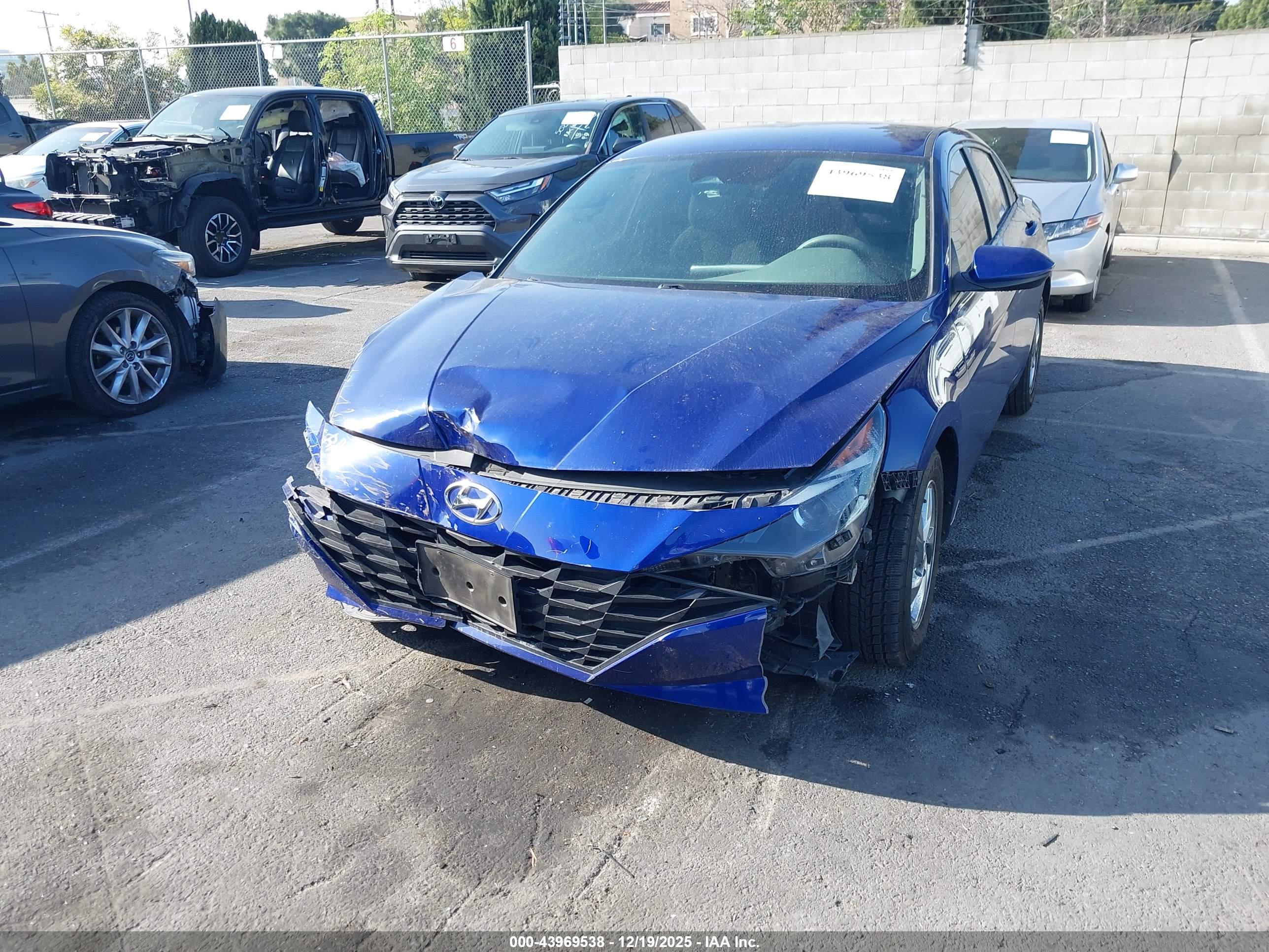 HYUNDAI ELANTRA image 6