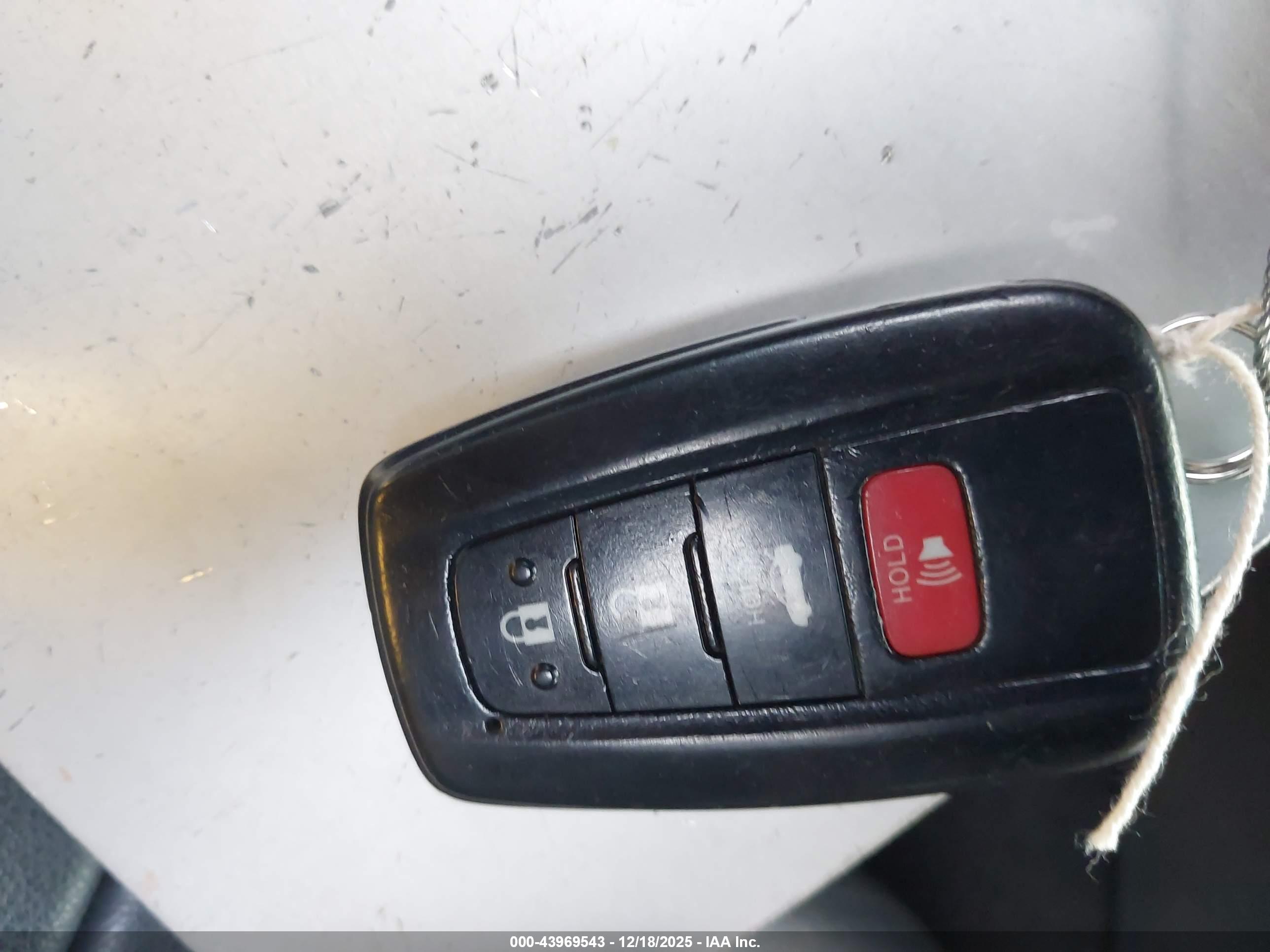 TOYOTA CAMRY image 11