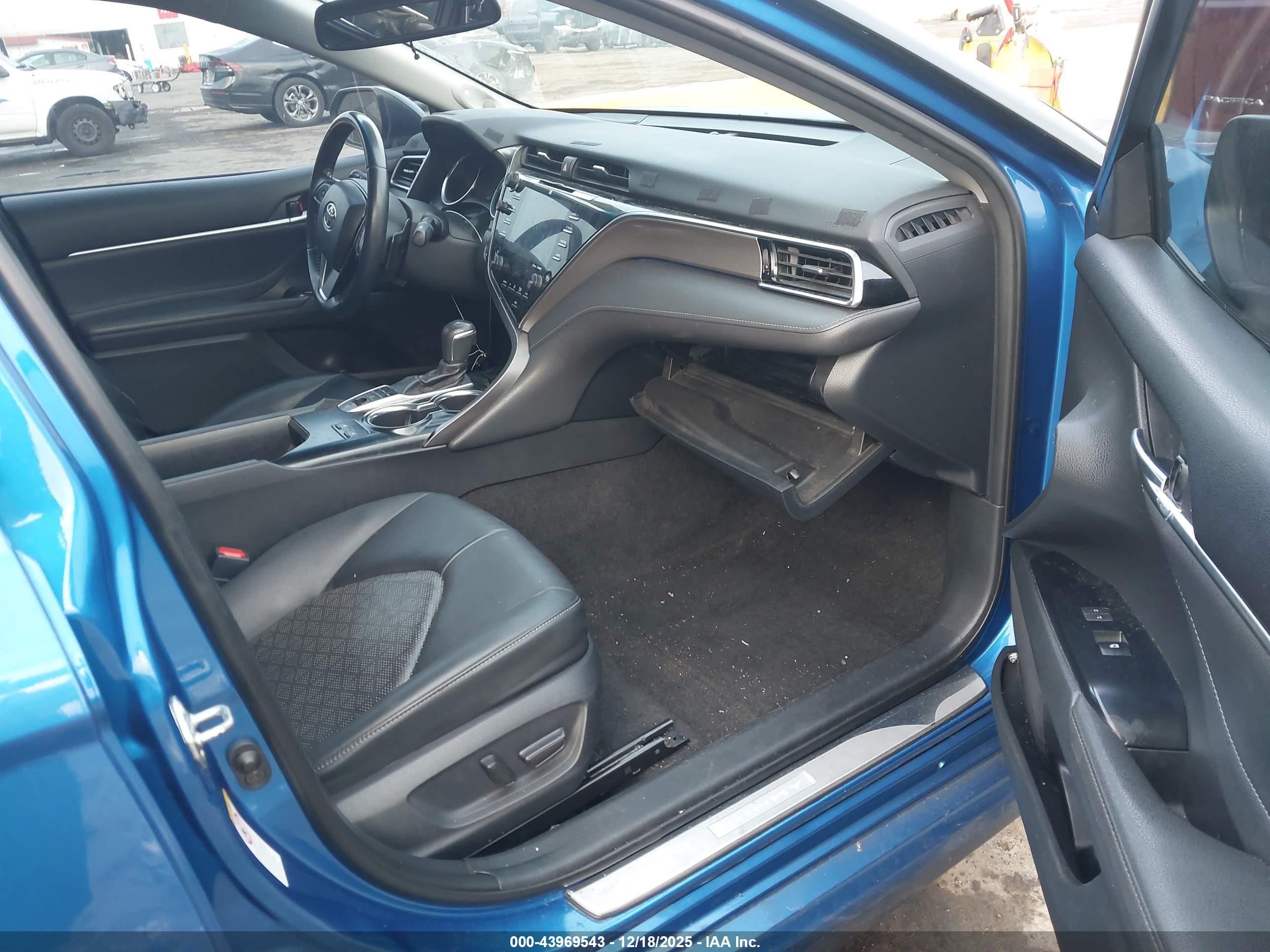 TOYOTA CAMRY image 5