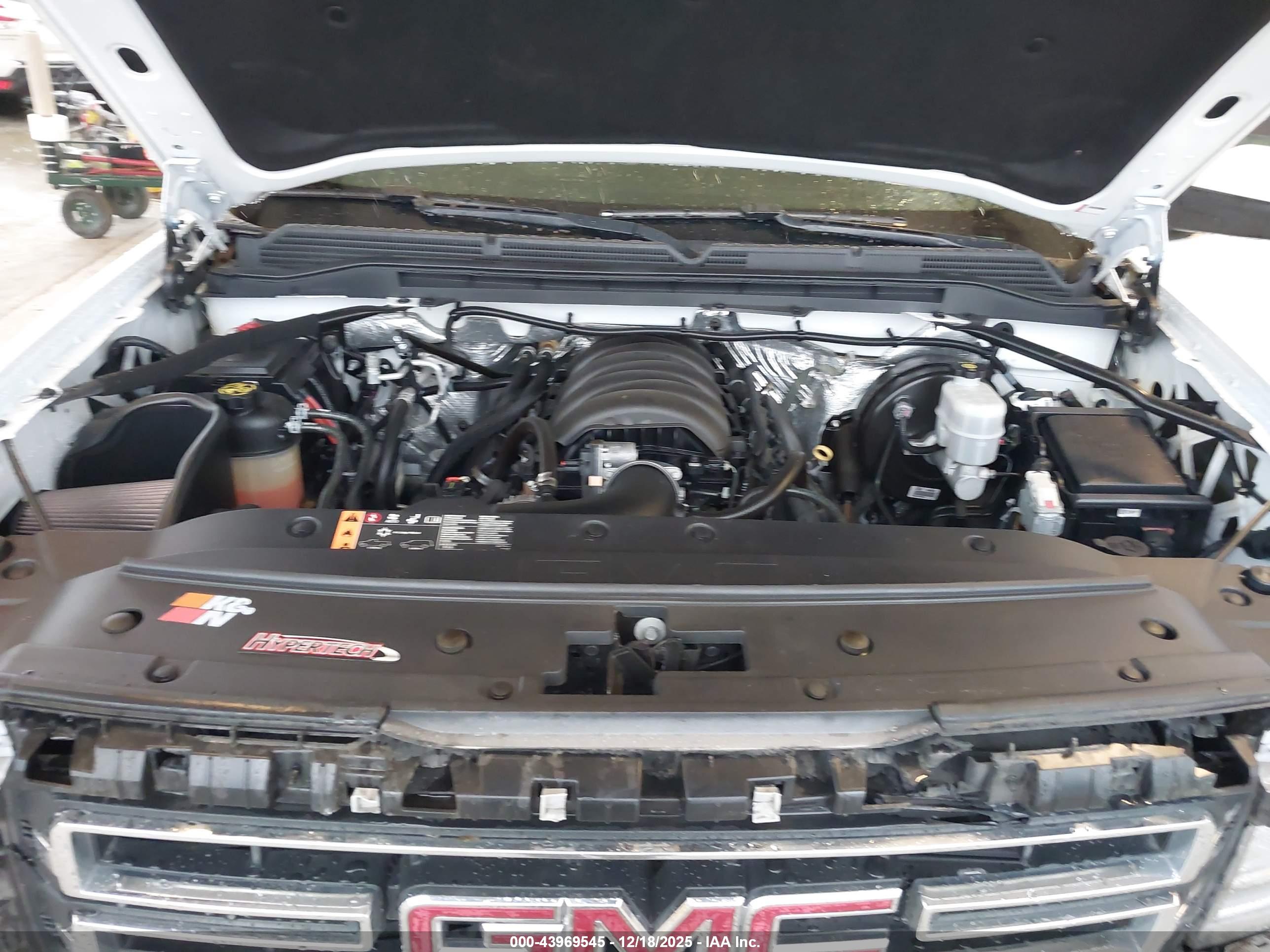 GMC SIERRA image 10
