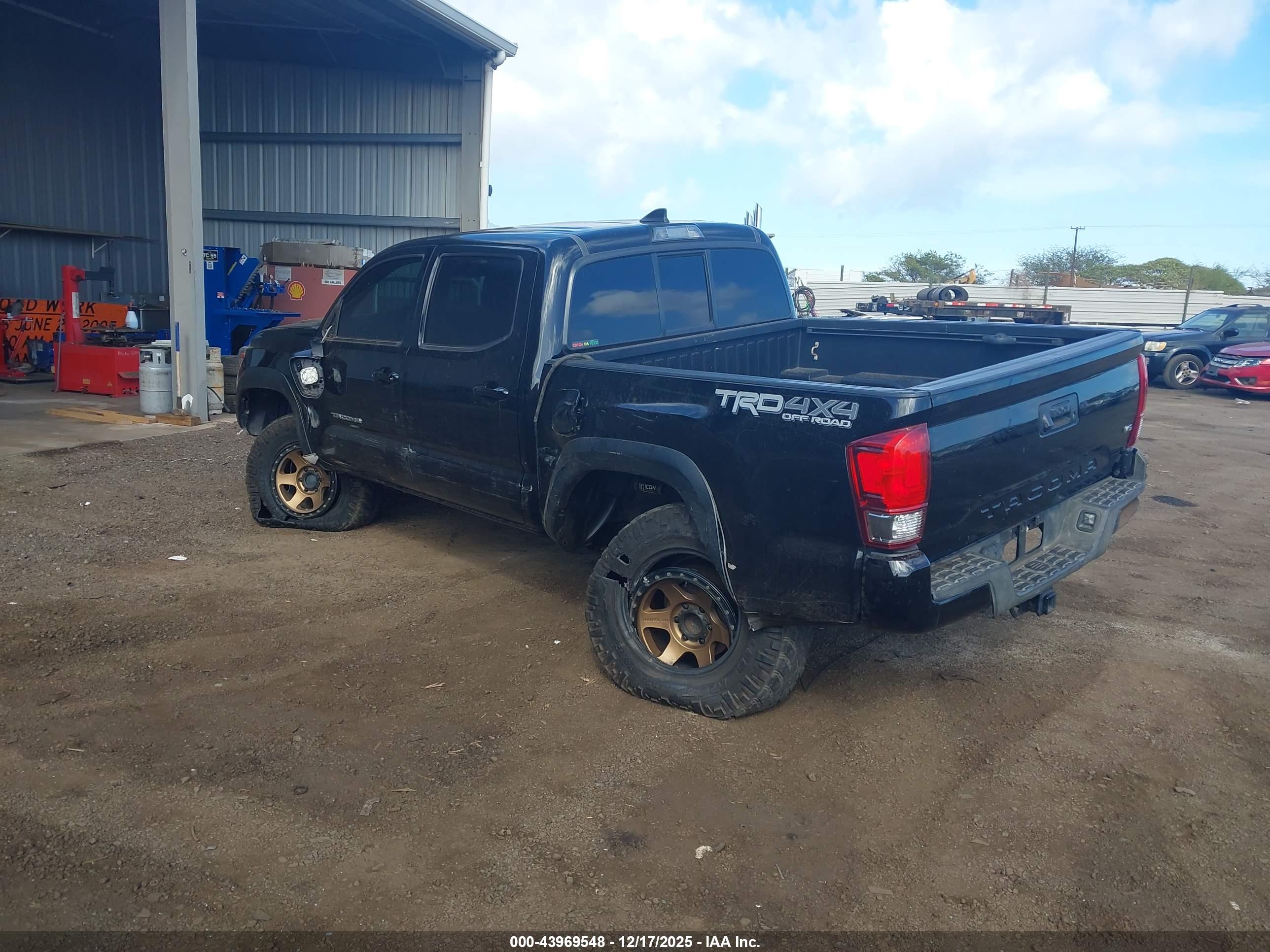 TOYOTA TACOMA image 3