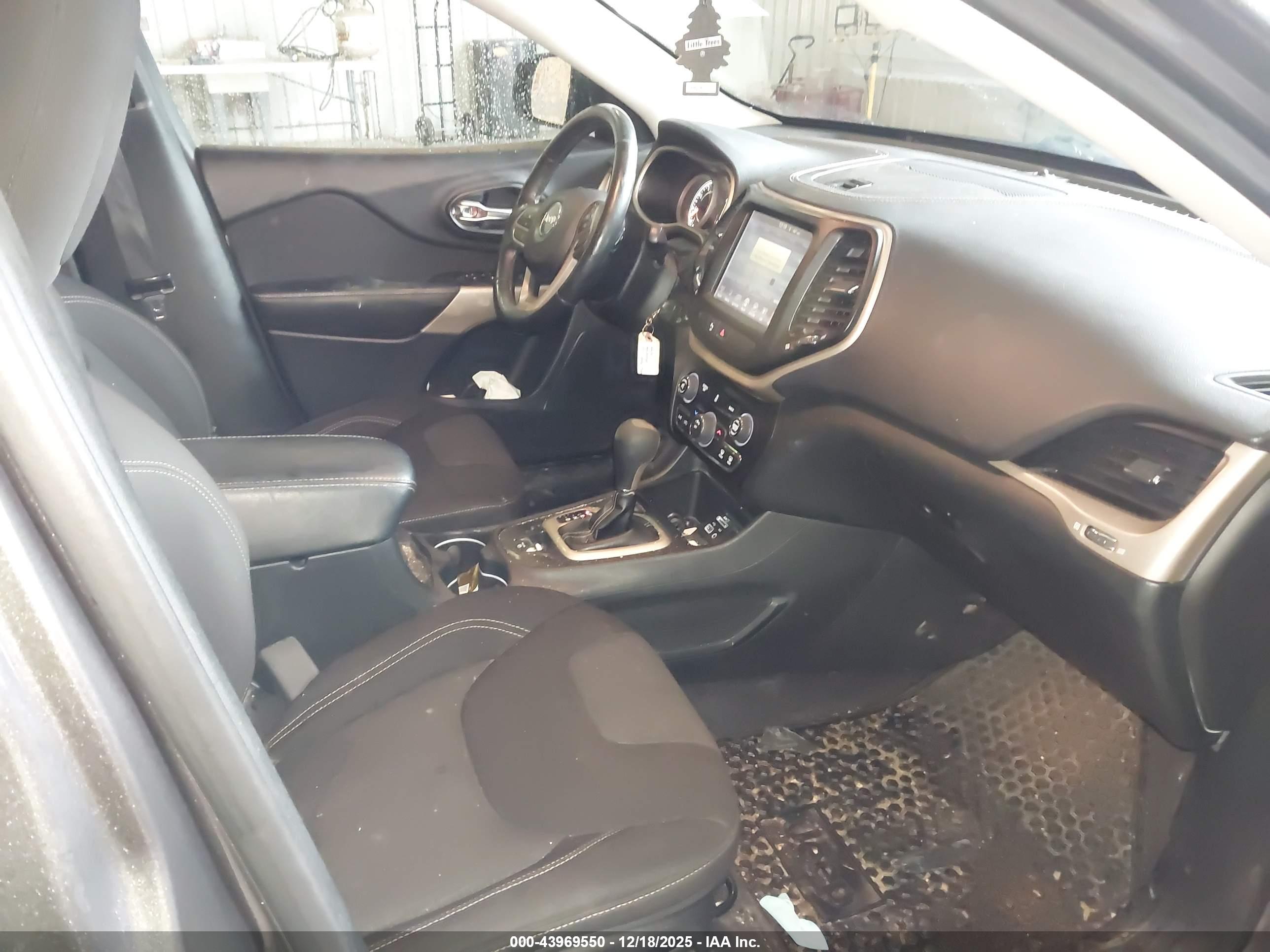 JEEP CHEROKEE image 5