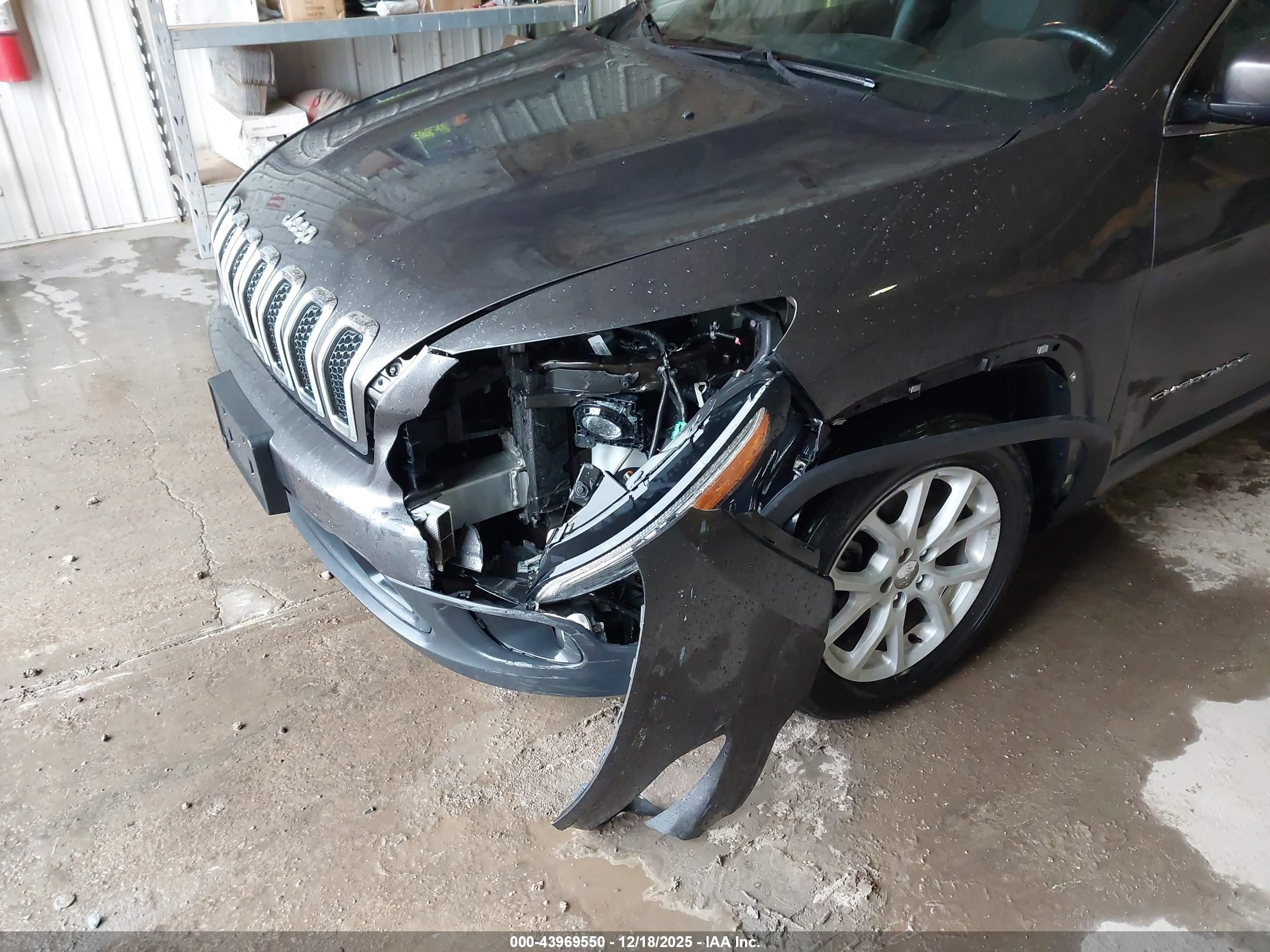 JEEP CHEROKEE image 6