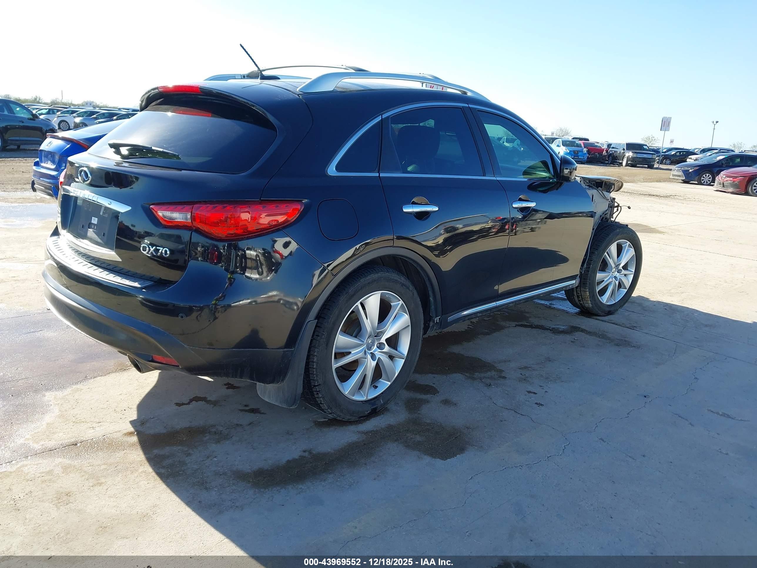 INFINITI QX70 image 4