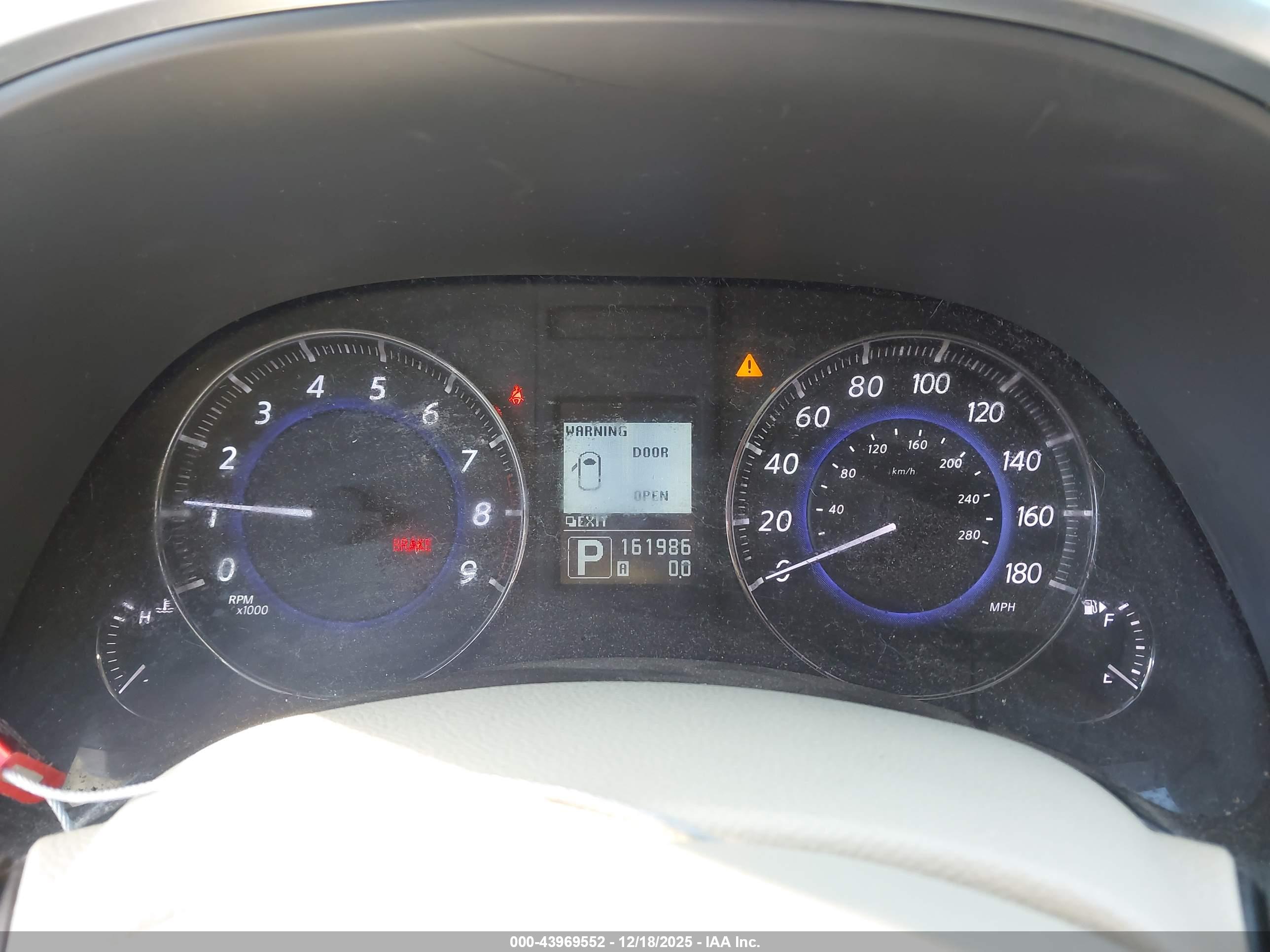 INFINITI QX70 image 7