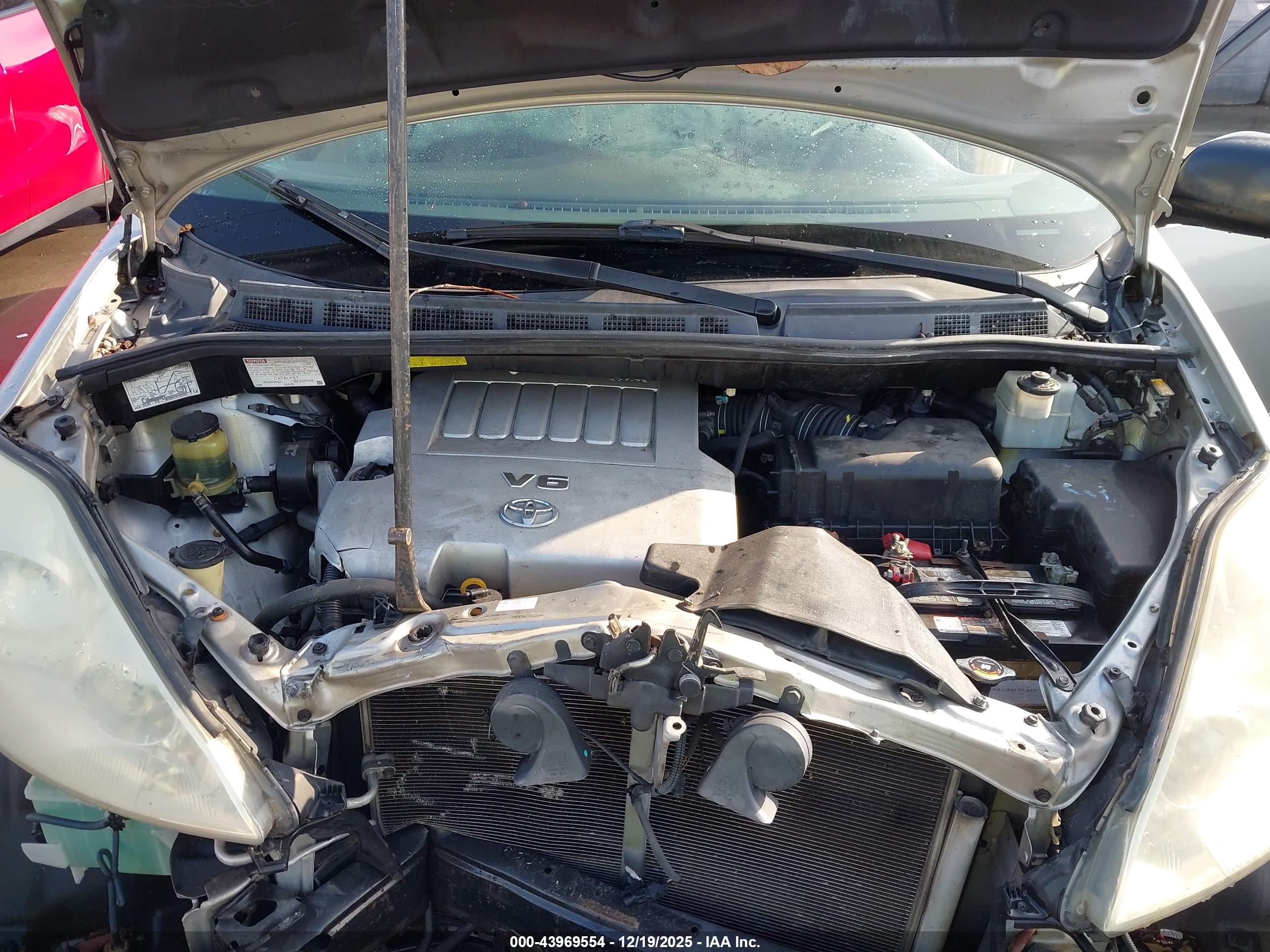 TOYOTA SIENNA image 10