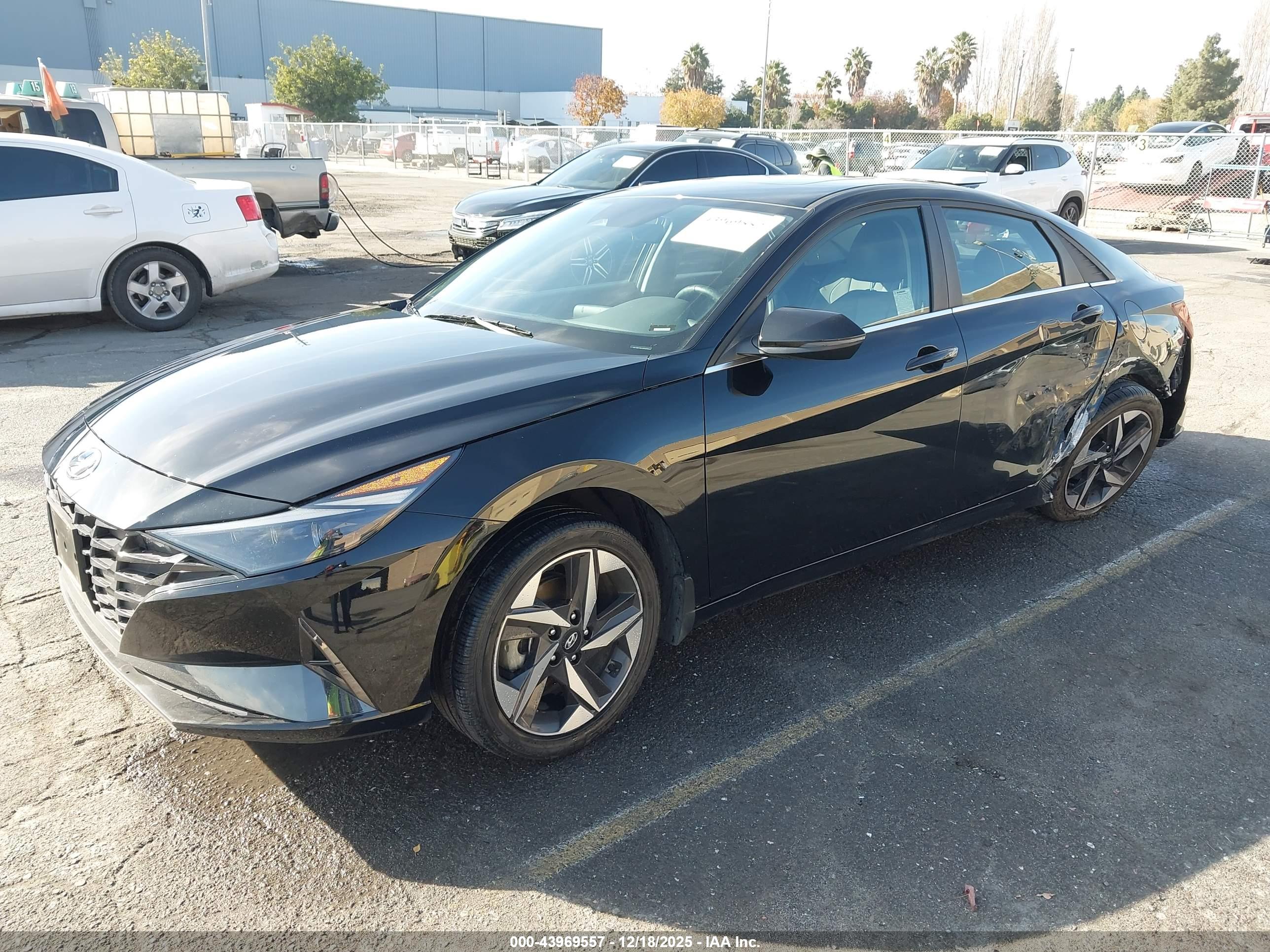 HYUNDAI ELANTRA image 2