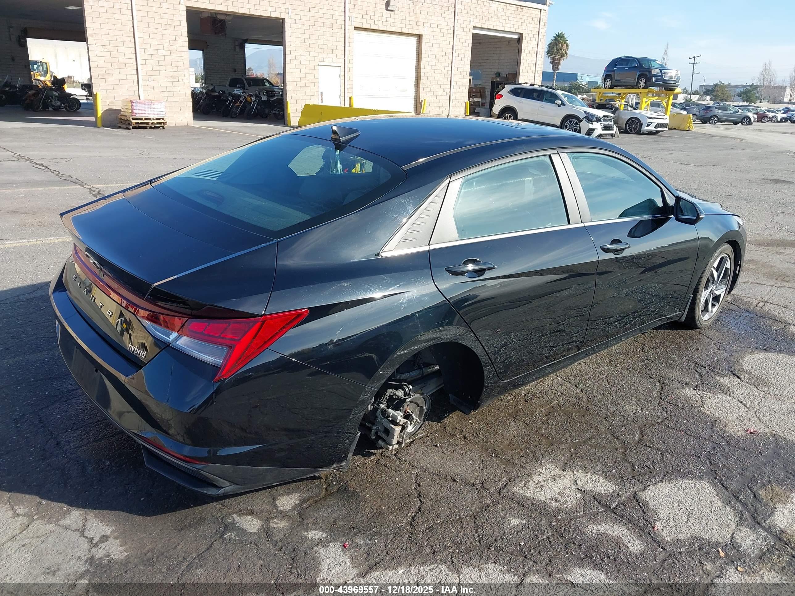 HYUNDAI ELANTRA image 4