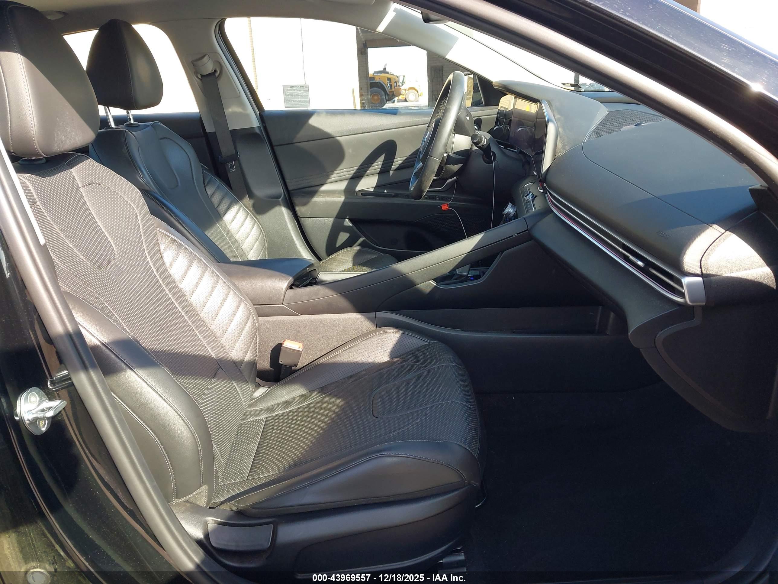 HYUNDAI ELANTRA image 5