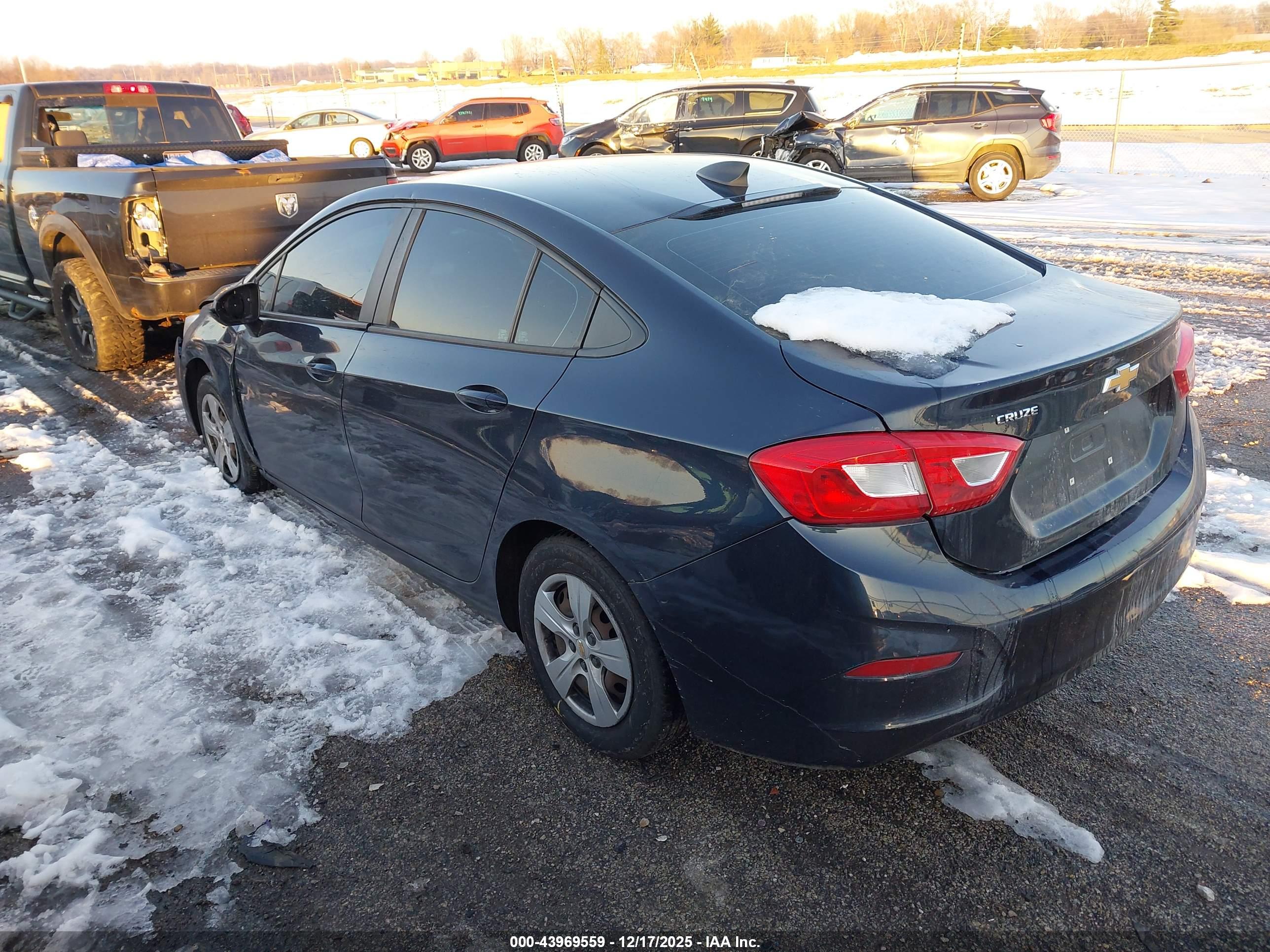 CHEVROLET CRUZE image 3
