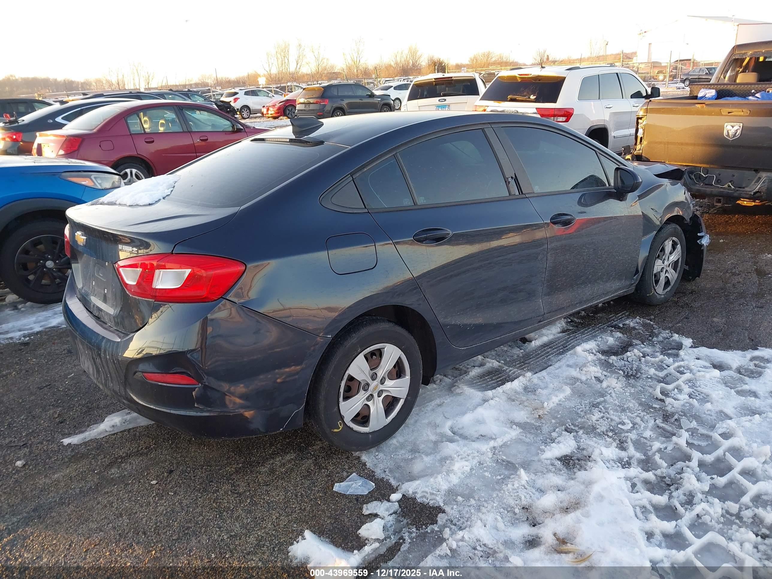 CHEVROLET CRUZE image 4
