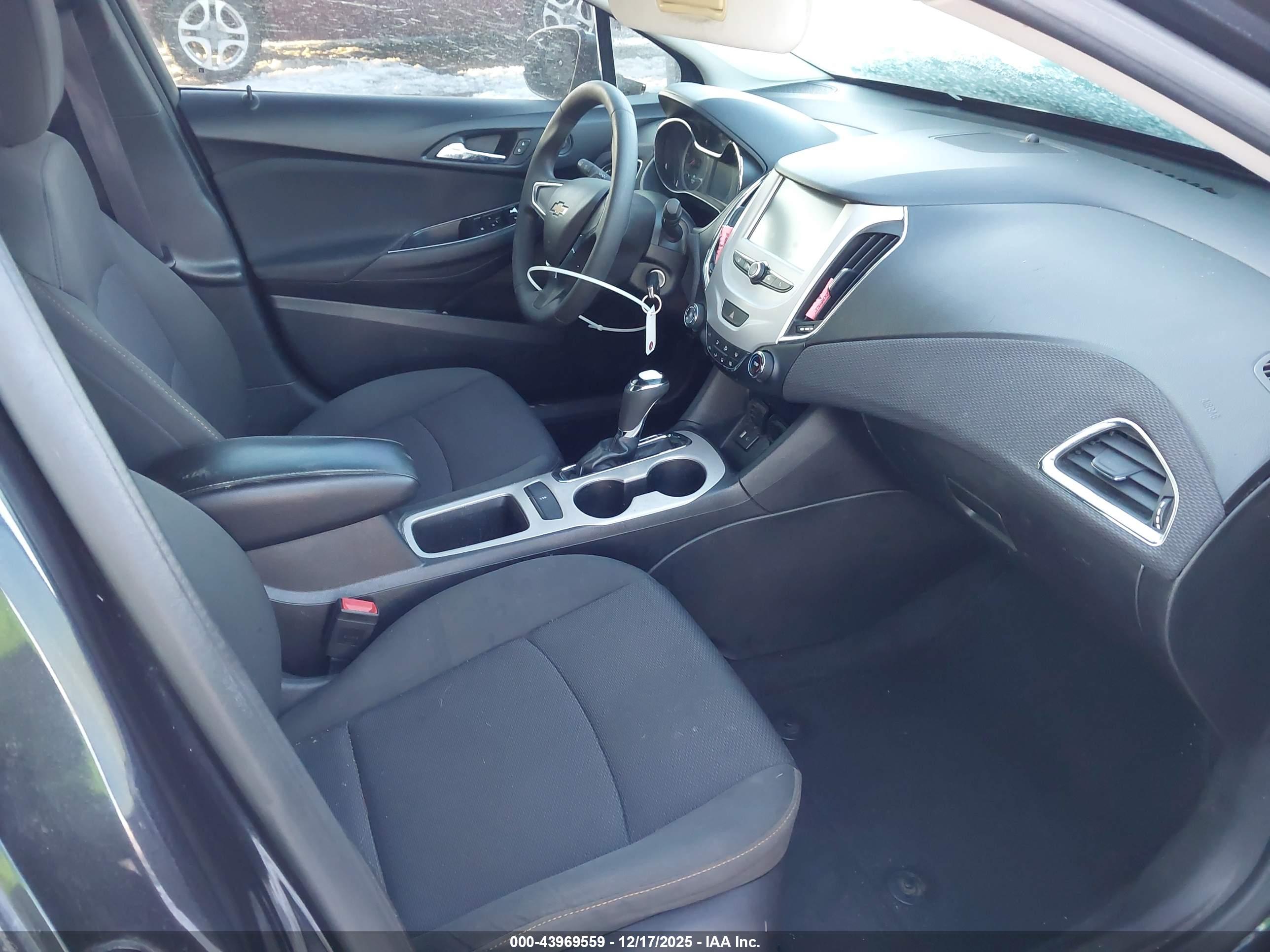 CHEVROLET CRUZE image 5
