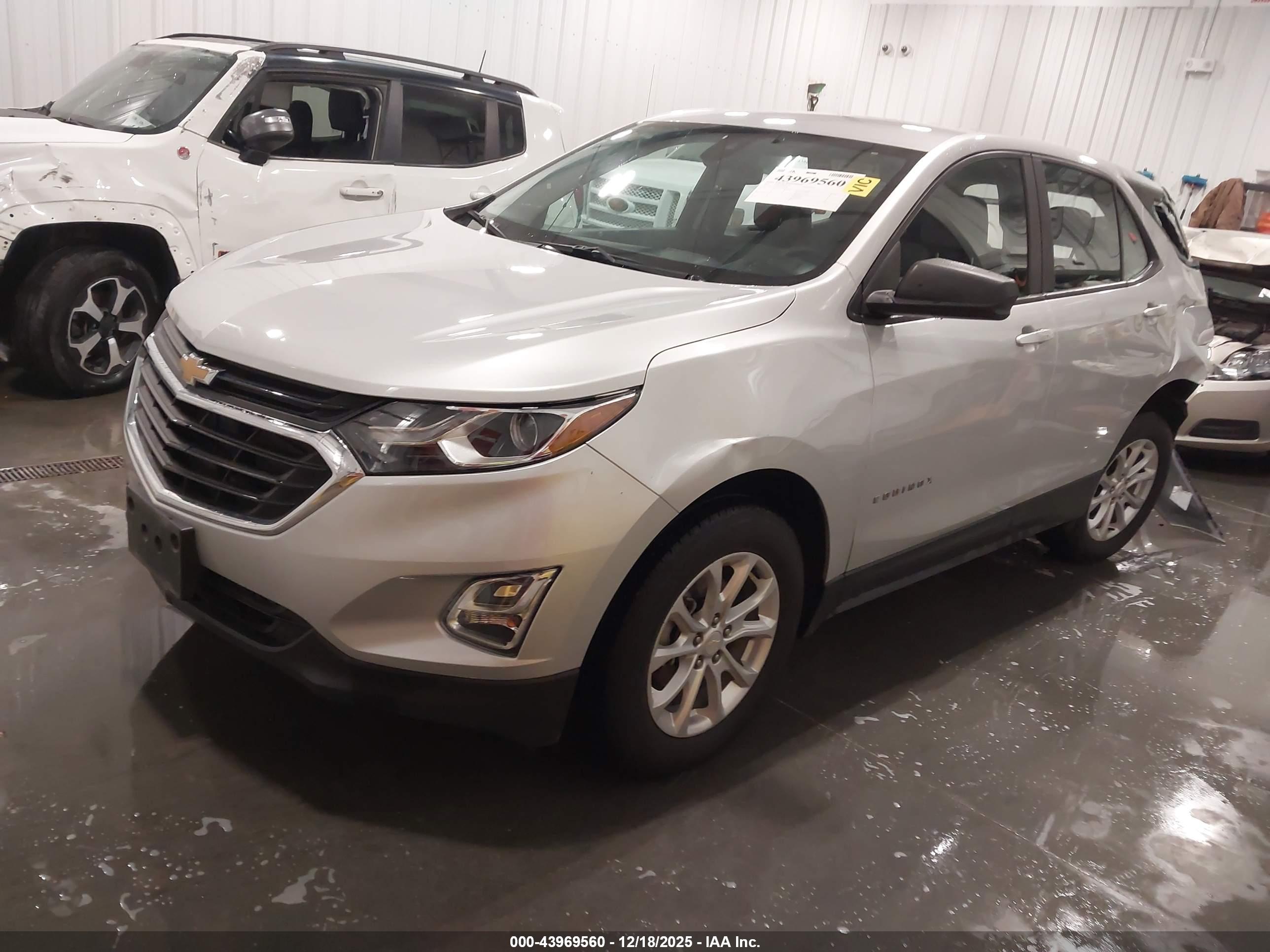 CHEVROLET EQUINOX image 2