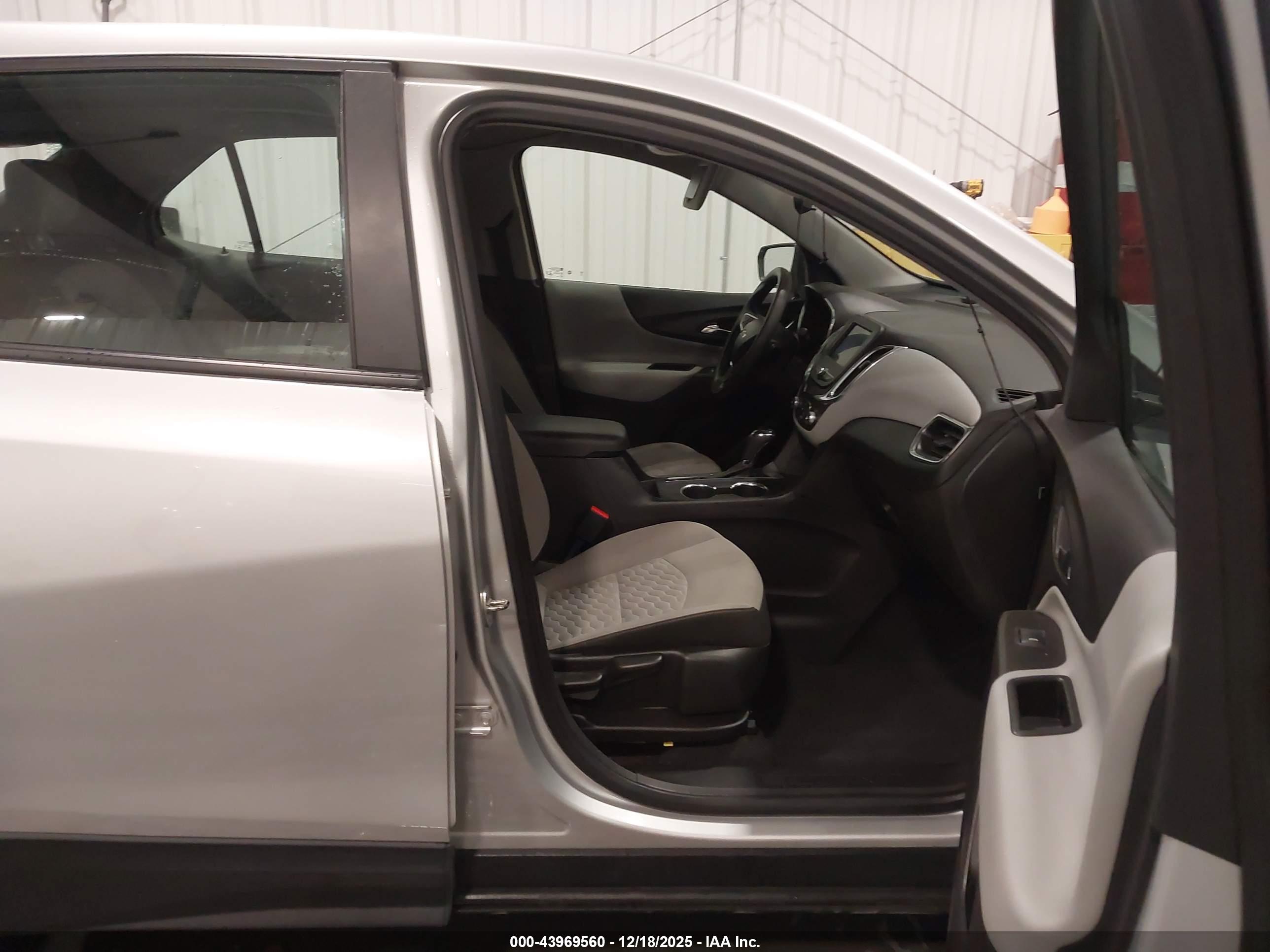 CHEVROLET EQUINOX image 5