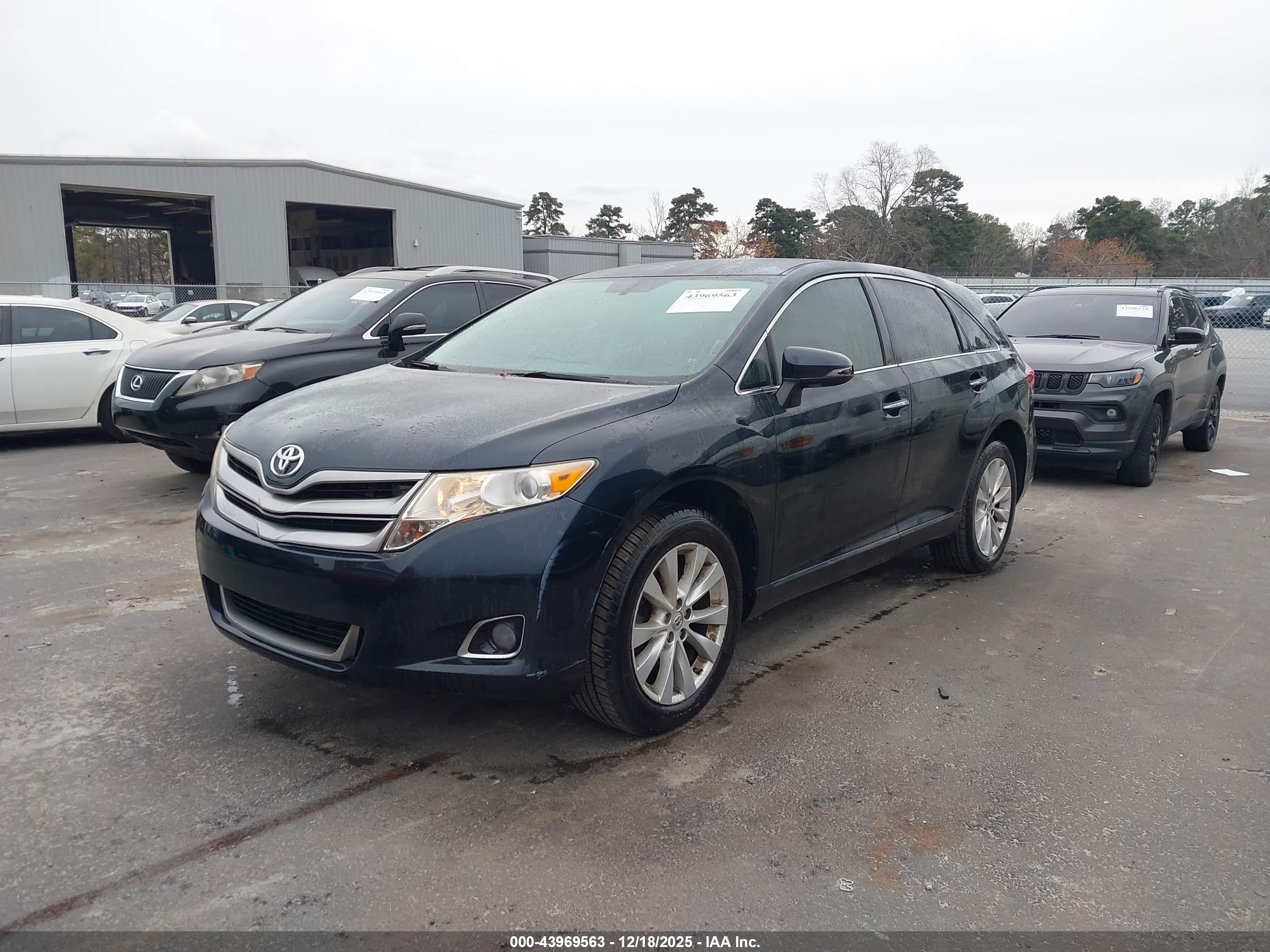 TOYOTA VENZA image 2