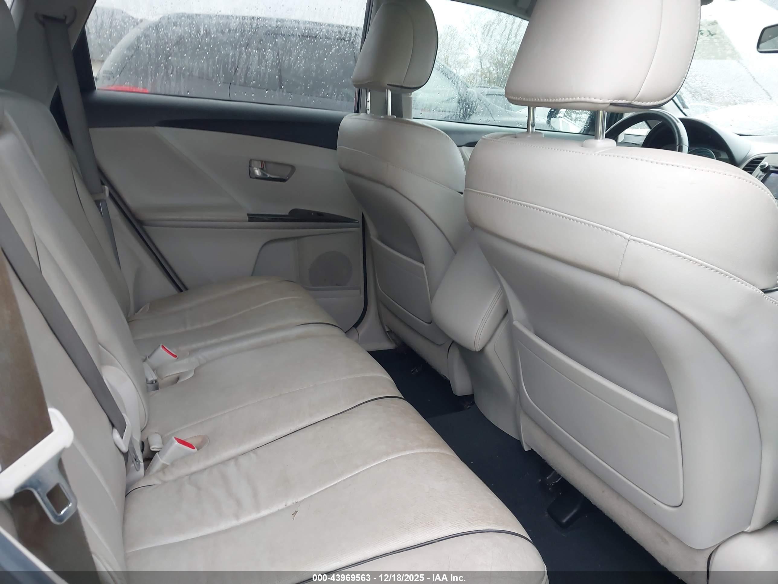TOYOTA VENZA image 8