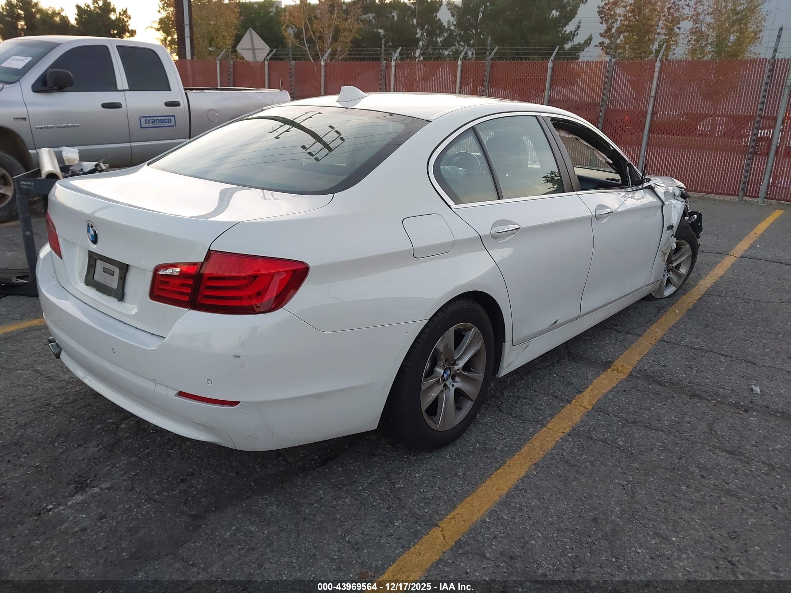BMW 528I image 4