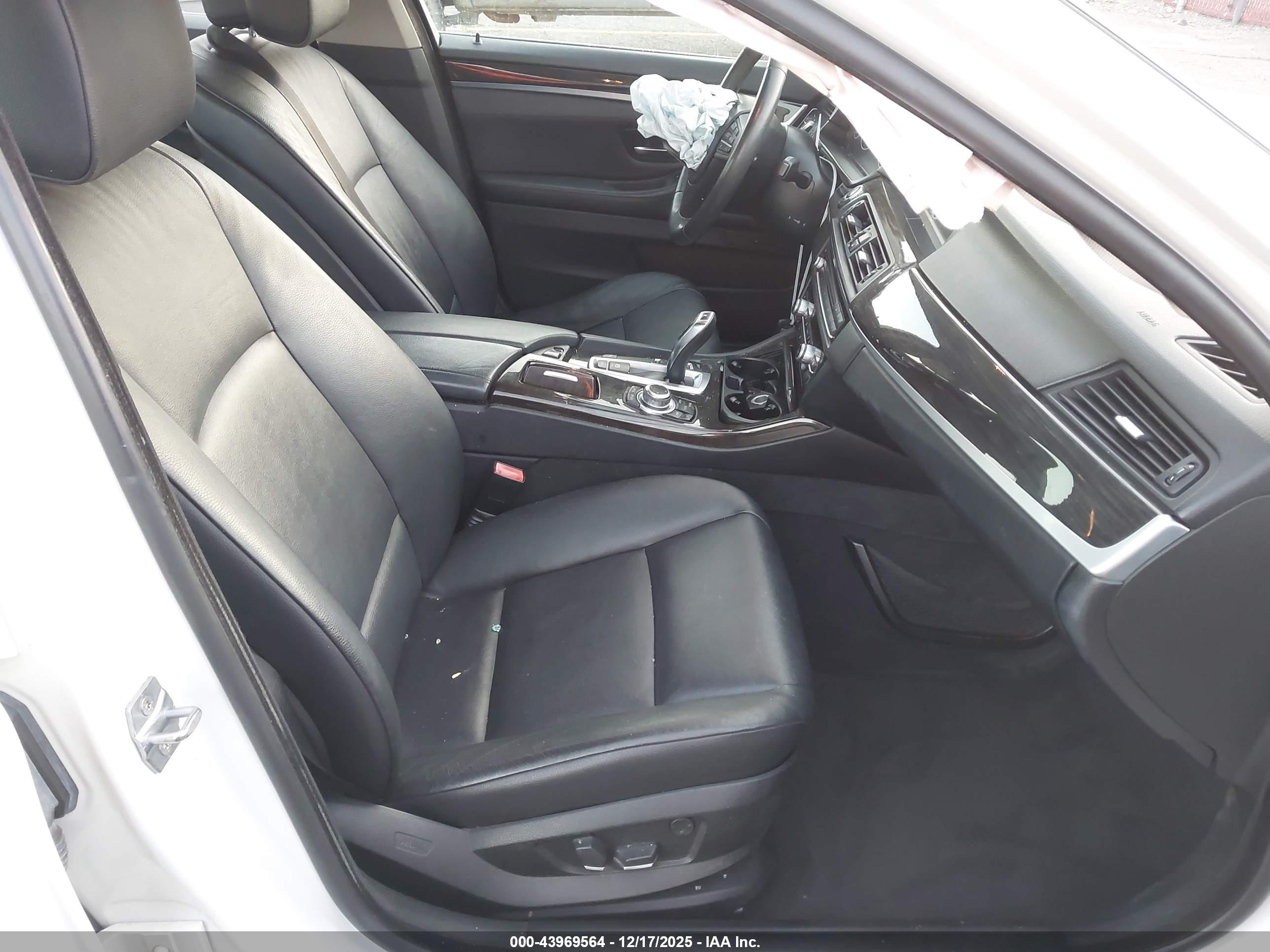 BMW 528I image 5