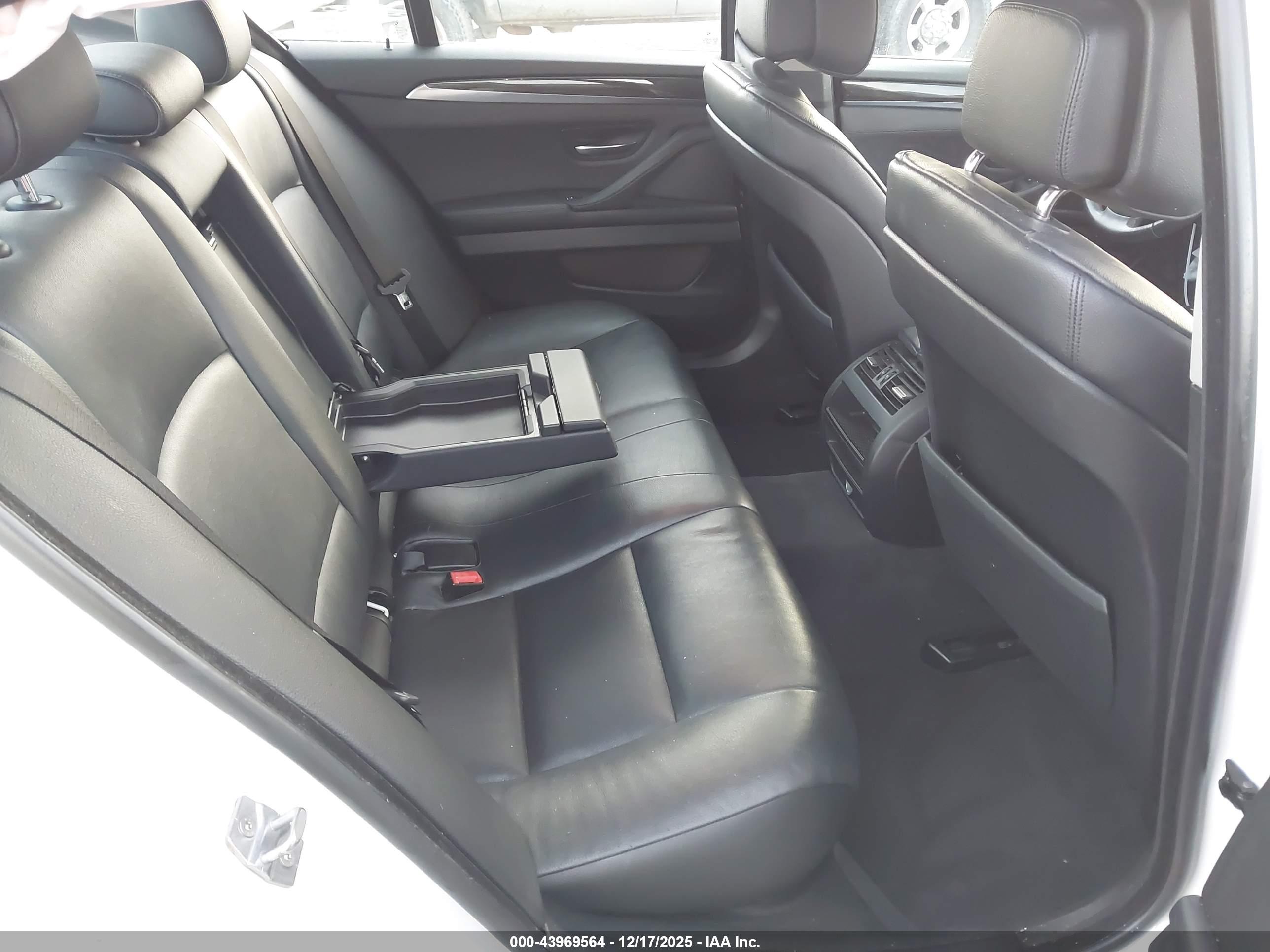 BMW 528I image 8