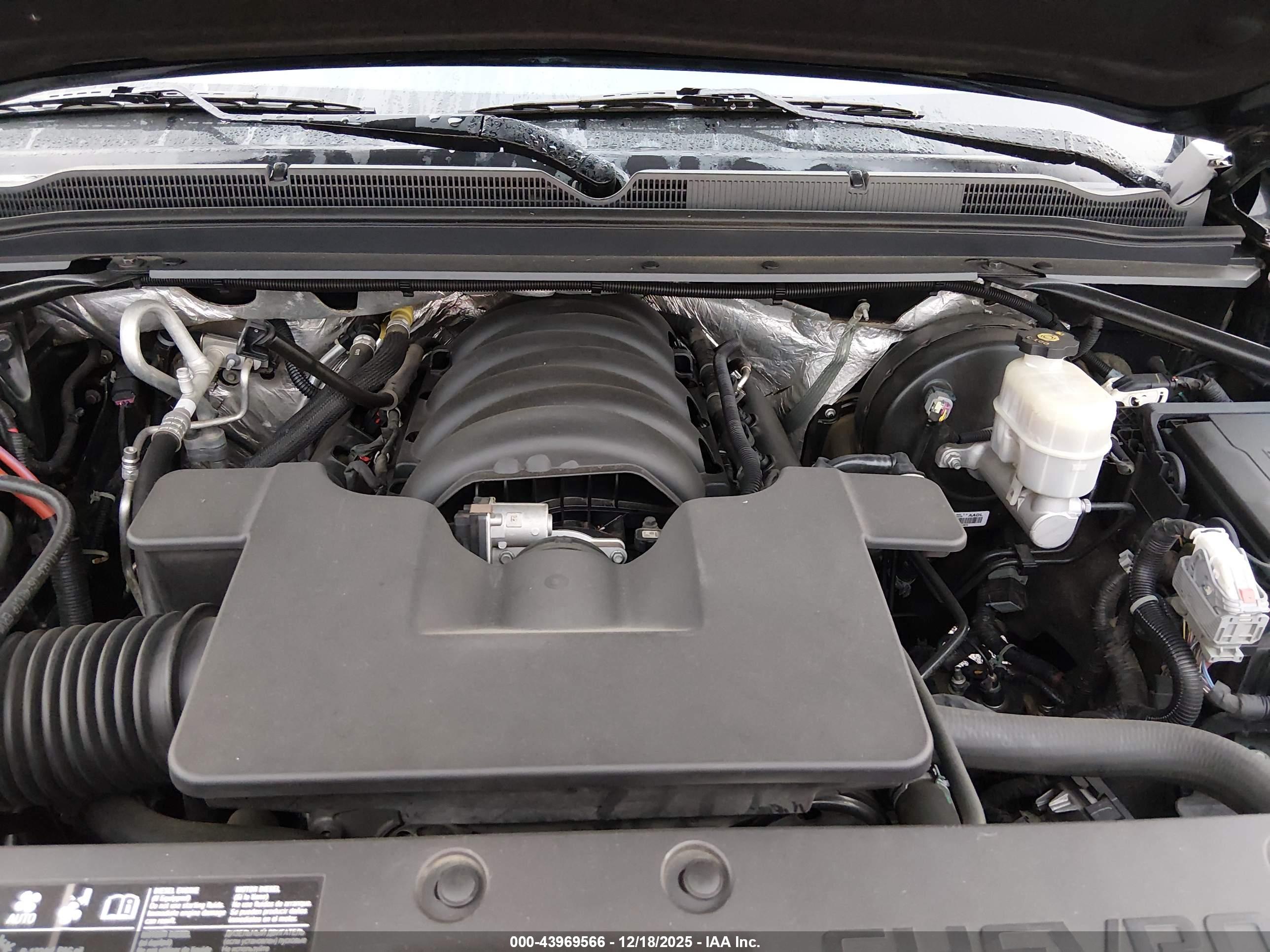 CHEVROLET SUBURBAN image 10