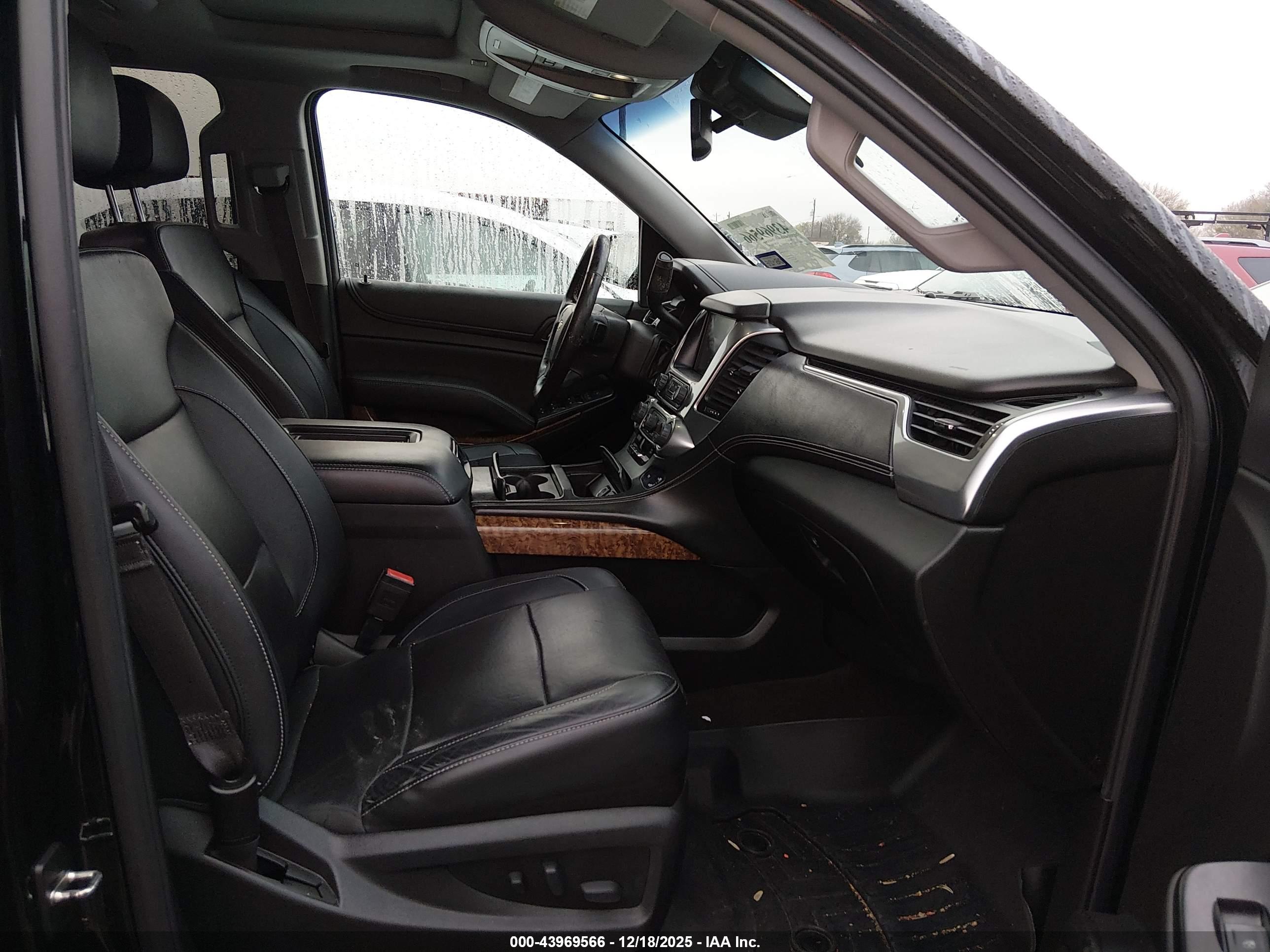 CHEVROLET SUBURBAN image 5