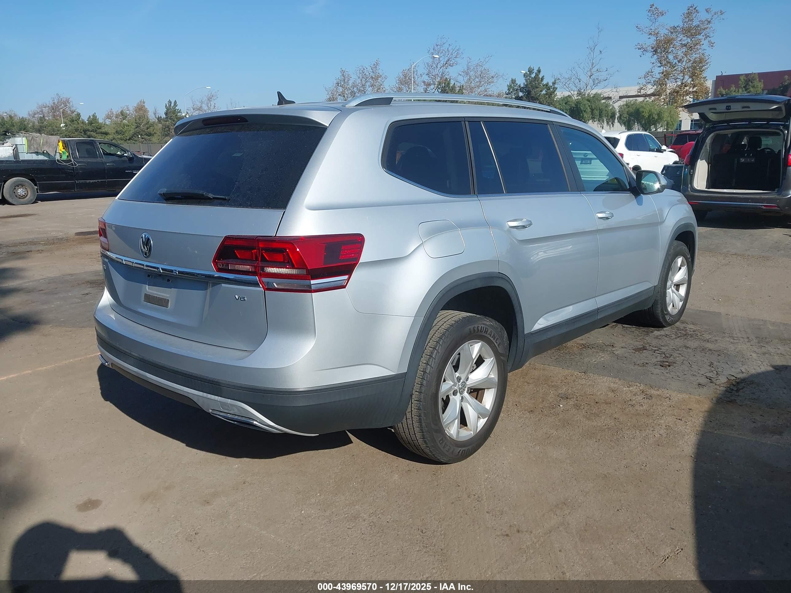 VOLKSWAGEN ATLAS image 4