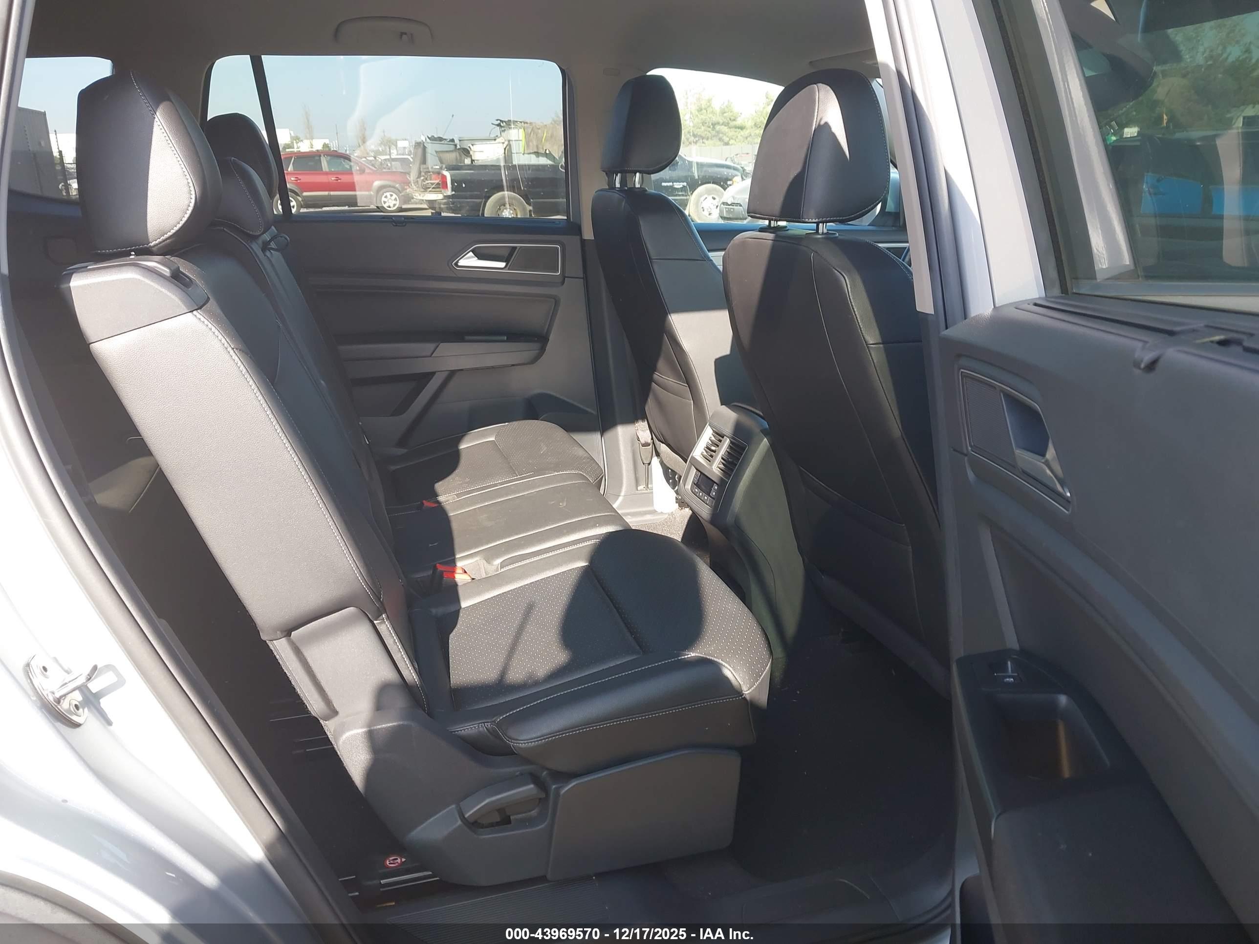 VOLKSWAGEN ATLAS image 8