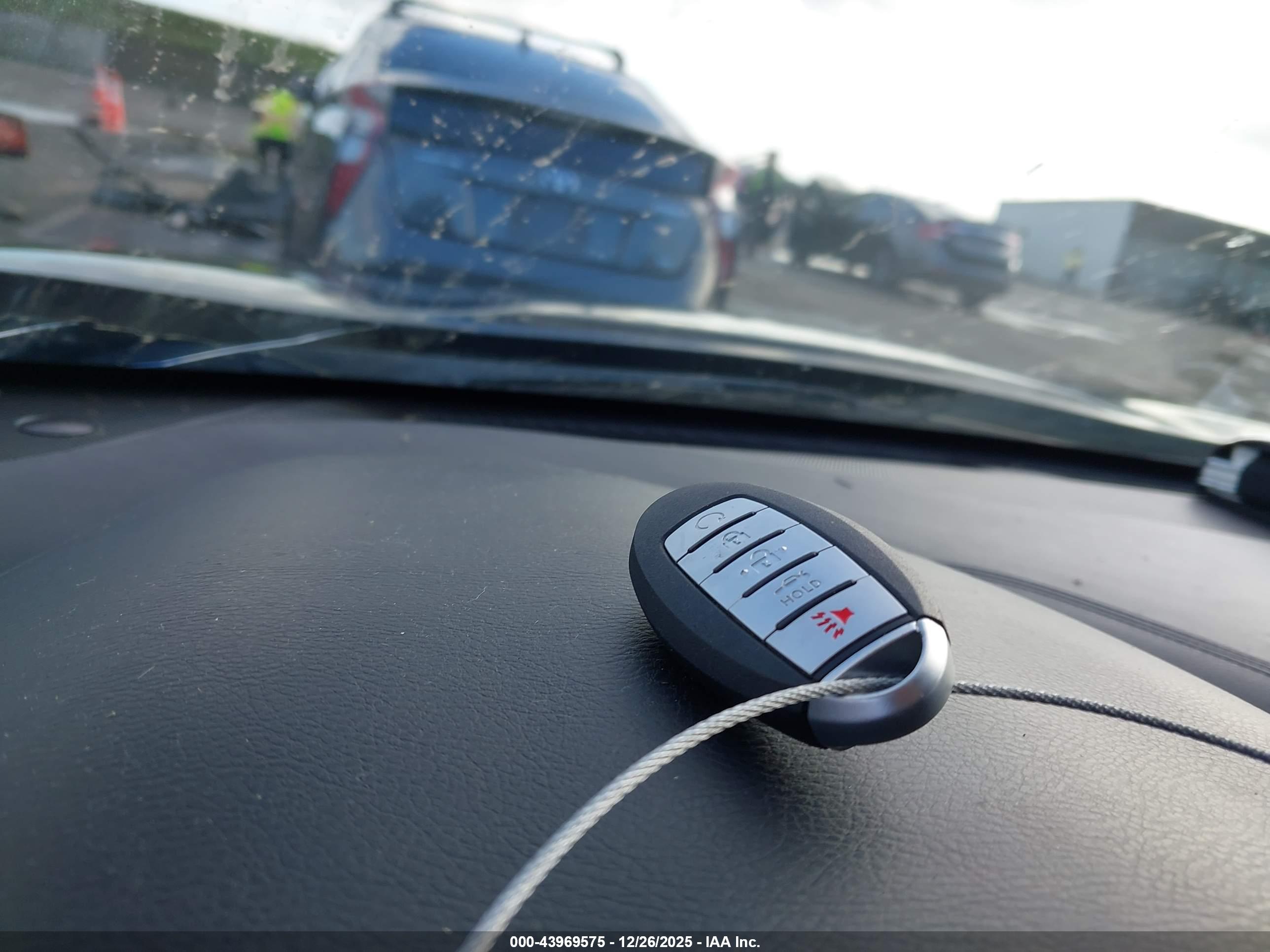 NISSAN MAXIMA image 11
