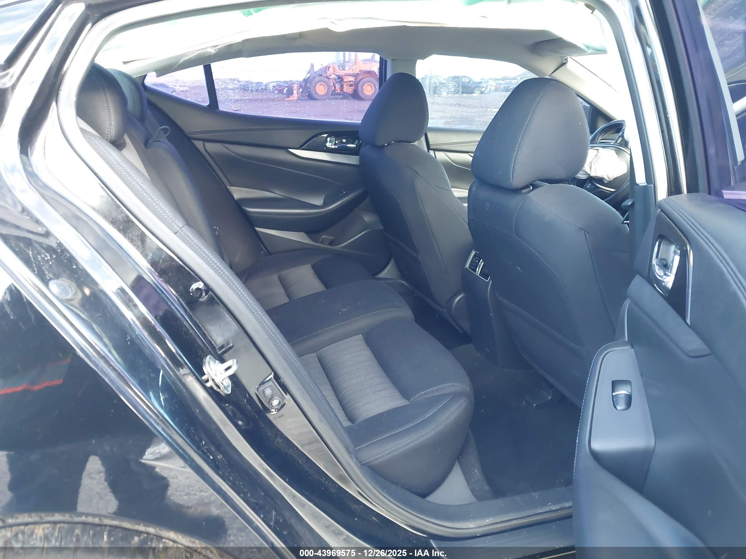 NISSAN MAXIMA image 8