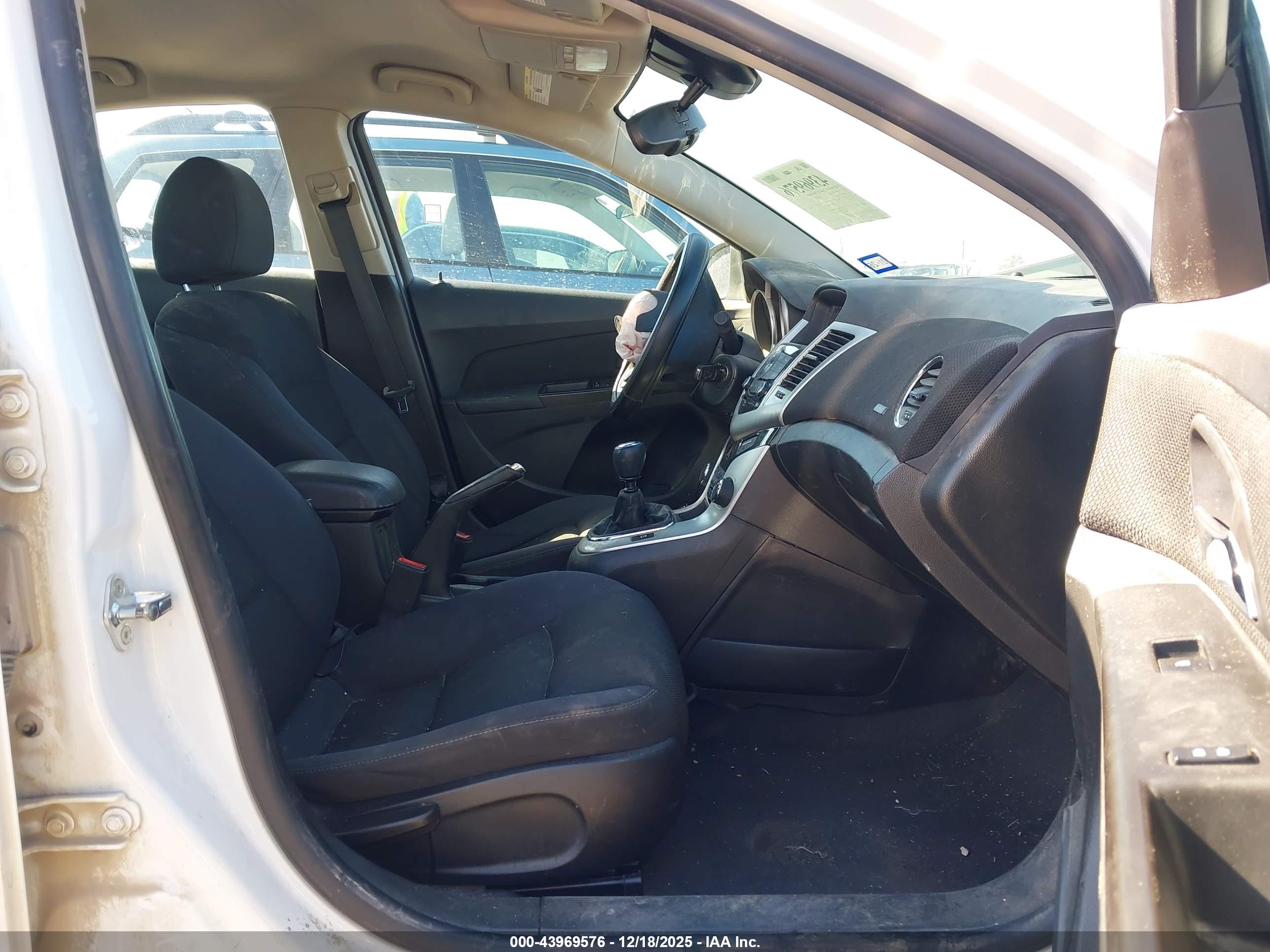 CHEVROLET CRUZE image 5