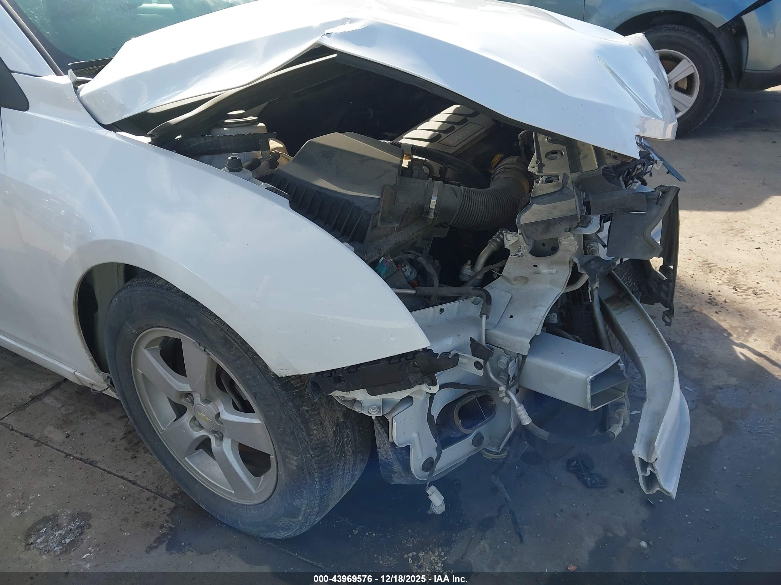 CHEVROLET CRUZE image 6