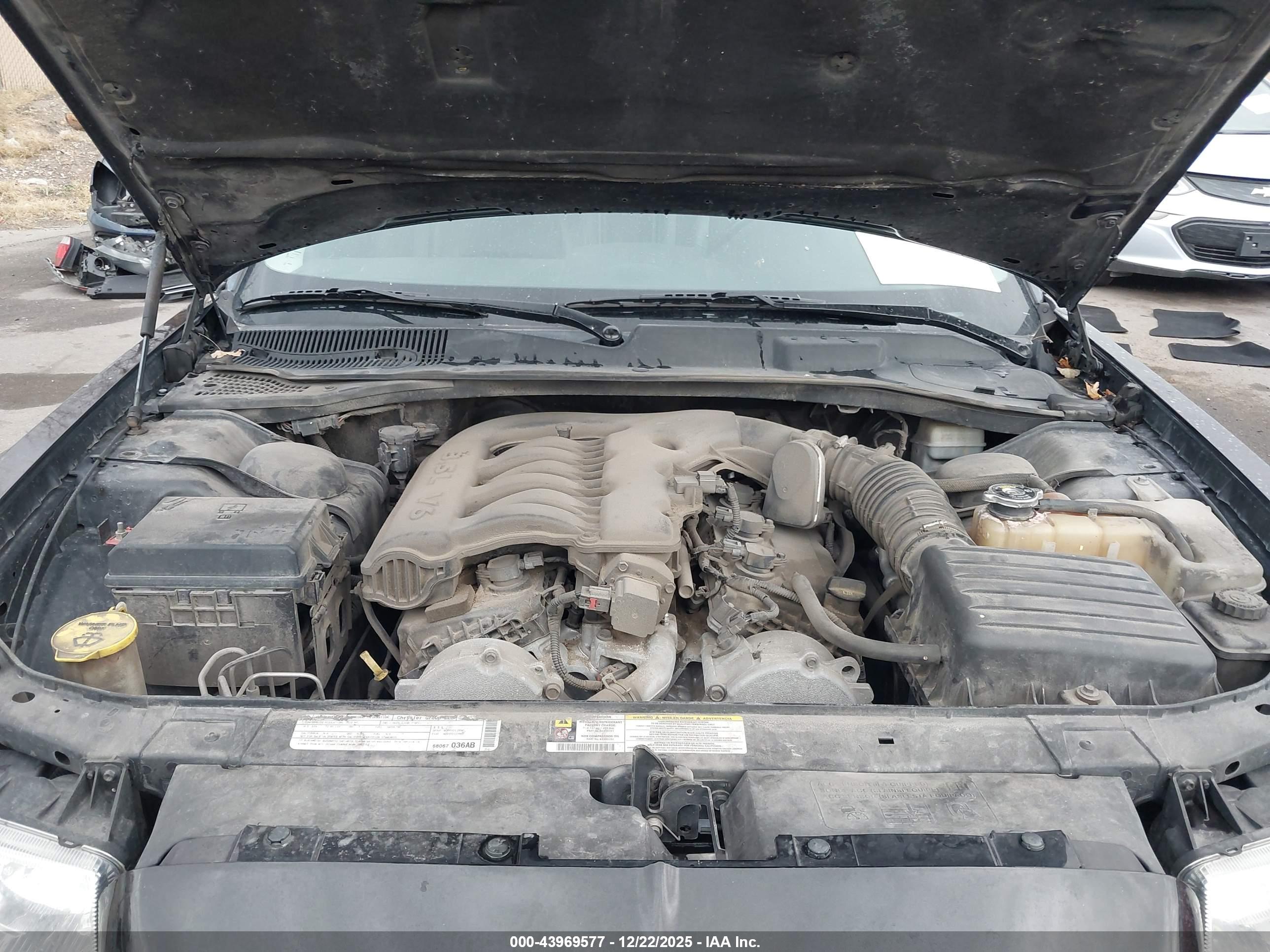 CHRYSLER 300 image 10