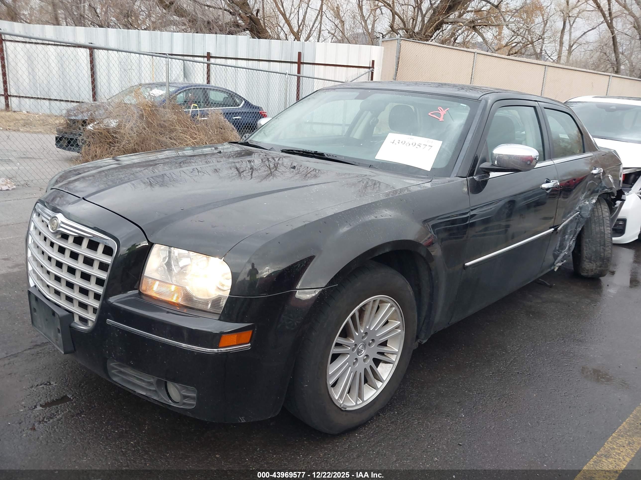 CHRYSLER 300 image 2